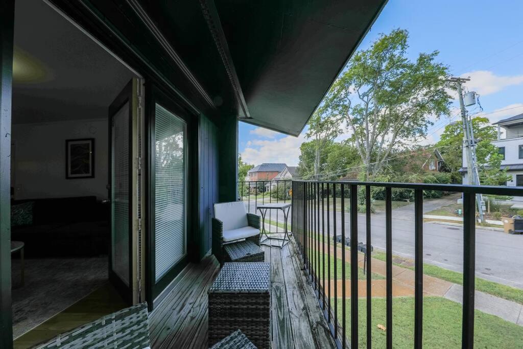 Minutes To Broadway Large 2b-2ba Family Unit For Up To 8 Guests With Private Balcony And Optional Private Parking Apartment *