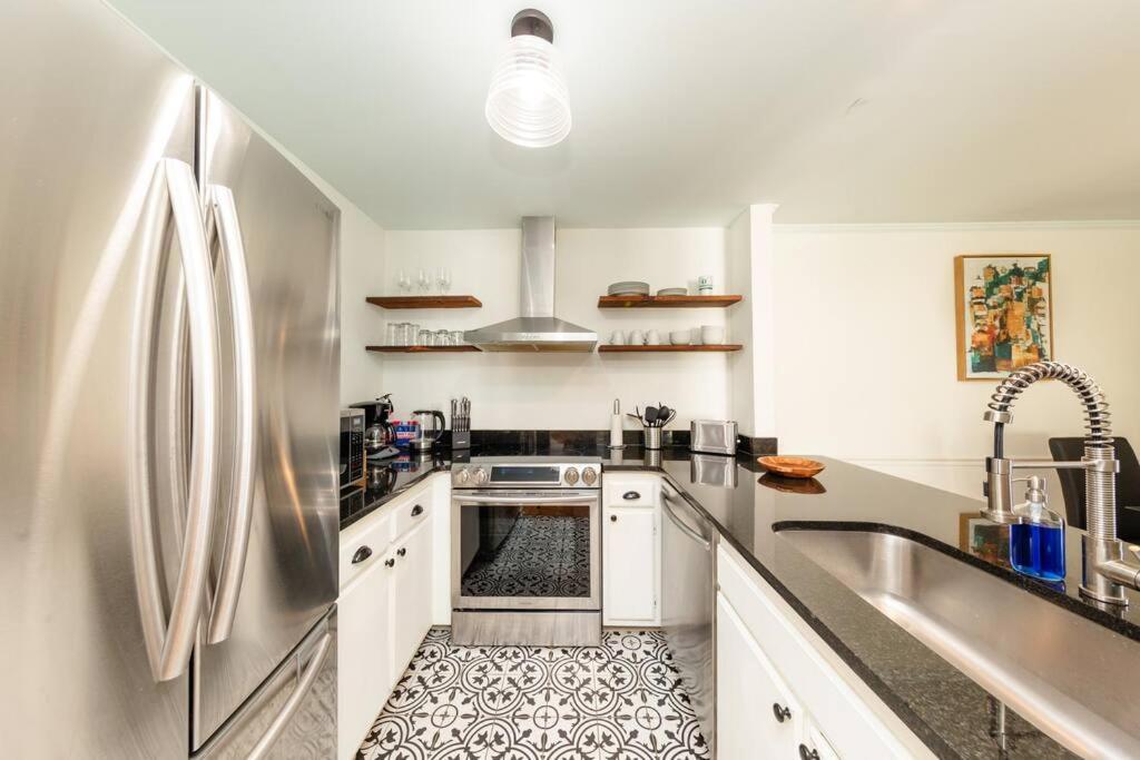 Apartment Minutes To Broadway Large 2b-2ba Family Unit For Up To 8 Guests With Private Balcony And Optional Private Parking Nashville