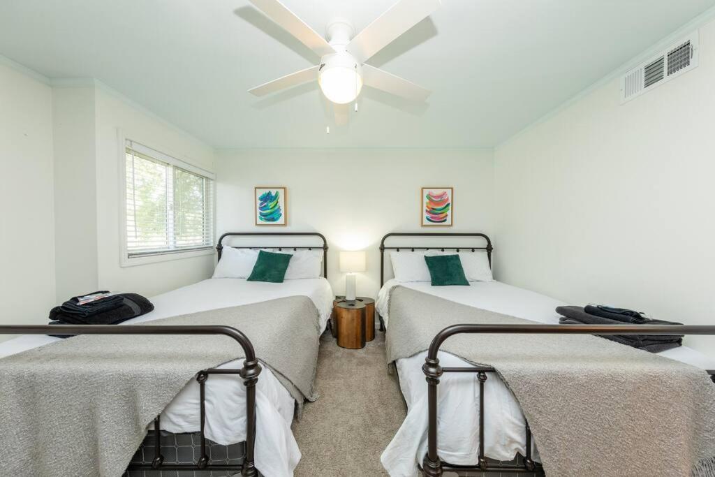 Minutes To Broadway Large 2b-2ba Family Unit For Up To 8 Guests With Private Balcony And Optional Private Parking * Nashville