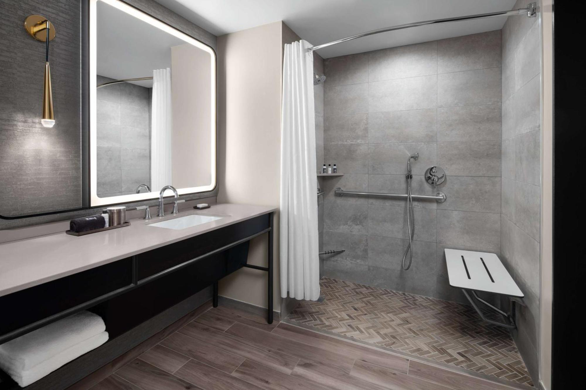 Fraye Nashville, Curio Collection By Hilton