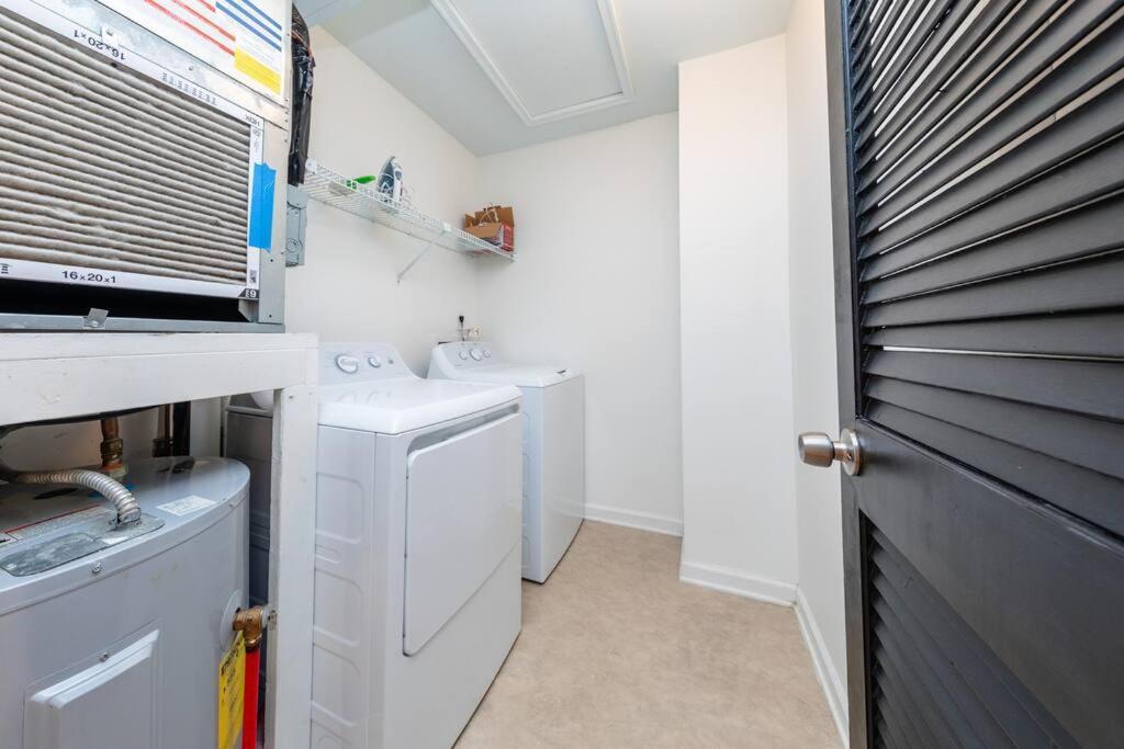Midtown 2br Gem With Private Balcony And Optional Parking Walkable To Vanderbilt, Music Row & Centennial Park Nashville