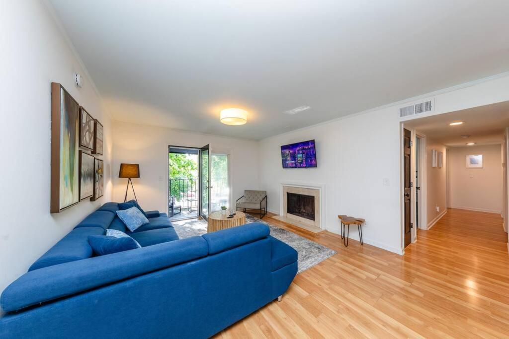 Midtown 2br Gem With Private Balcony And Optional Parking Walkable To Vanderbilt, Music Row & Centennial Park Apartment *