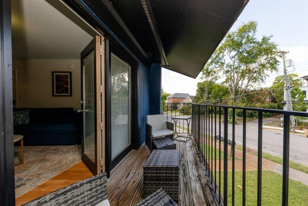 Charming 2br Retreat With Private Balcony And Optional Parking Walk To Parthenon & Vanderbilt And Mins To Broadway & The Gulch