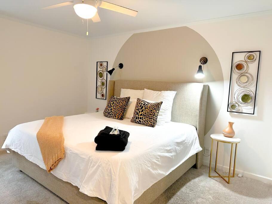 Luxury 2br In Midtown With Patio-balcony & Optional Parking Near Broadway, Vanderbilt & Centennial Park Apartment *