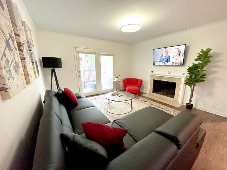 Luxury 2br In Midtown With Patio-balcony & Optional Parking Near Broadway, Vanderbilt & Centennial Park