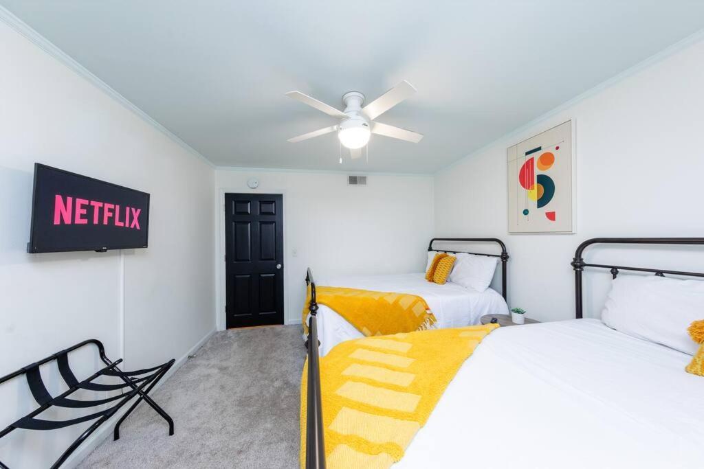 Apartment Minutes To Broadway Large 2br-2ba With Optional Private Parking *