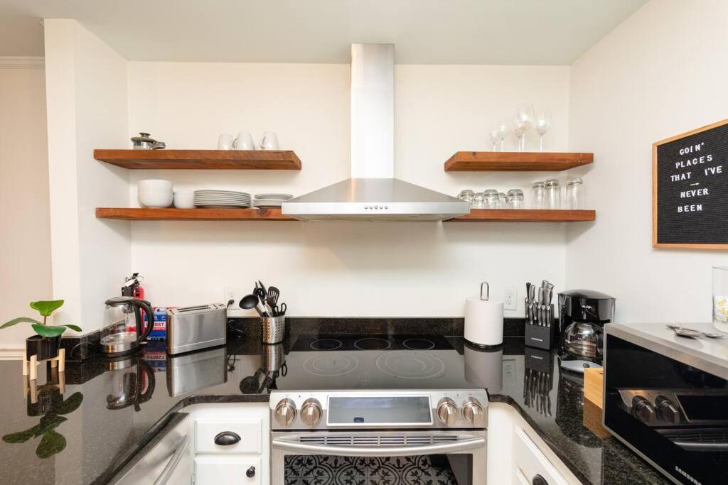 Minutes To Broadway Large 2br-2ba With Optional Private Parking