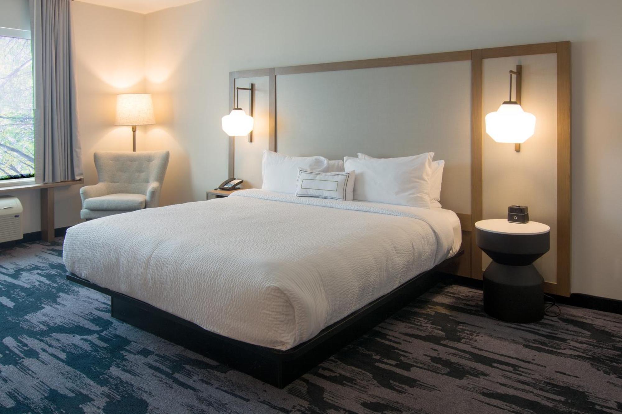 Hotel Fairfield & By Marriott Airport