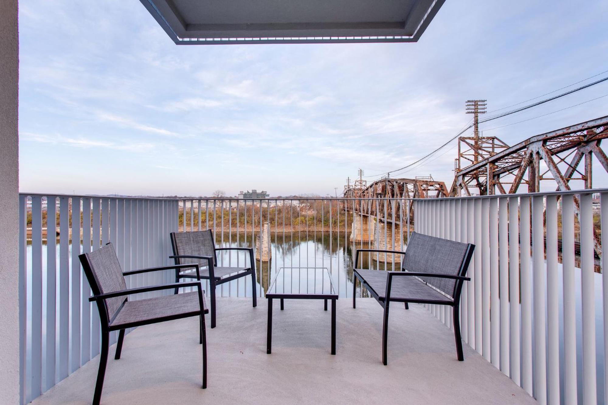 Apartment River View, Central, Elevator, Private Parking Nashville