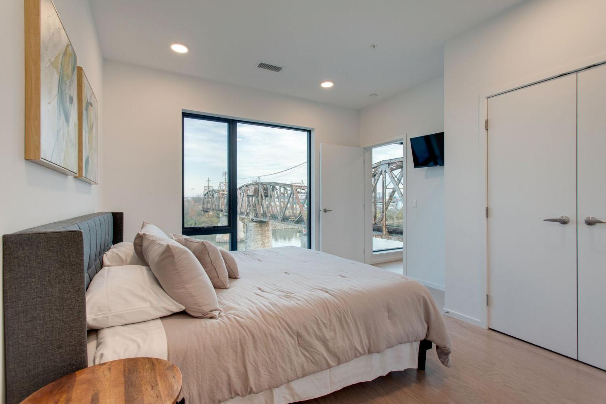 River View, Central, Elevator, Private Parking Apartment *