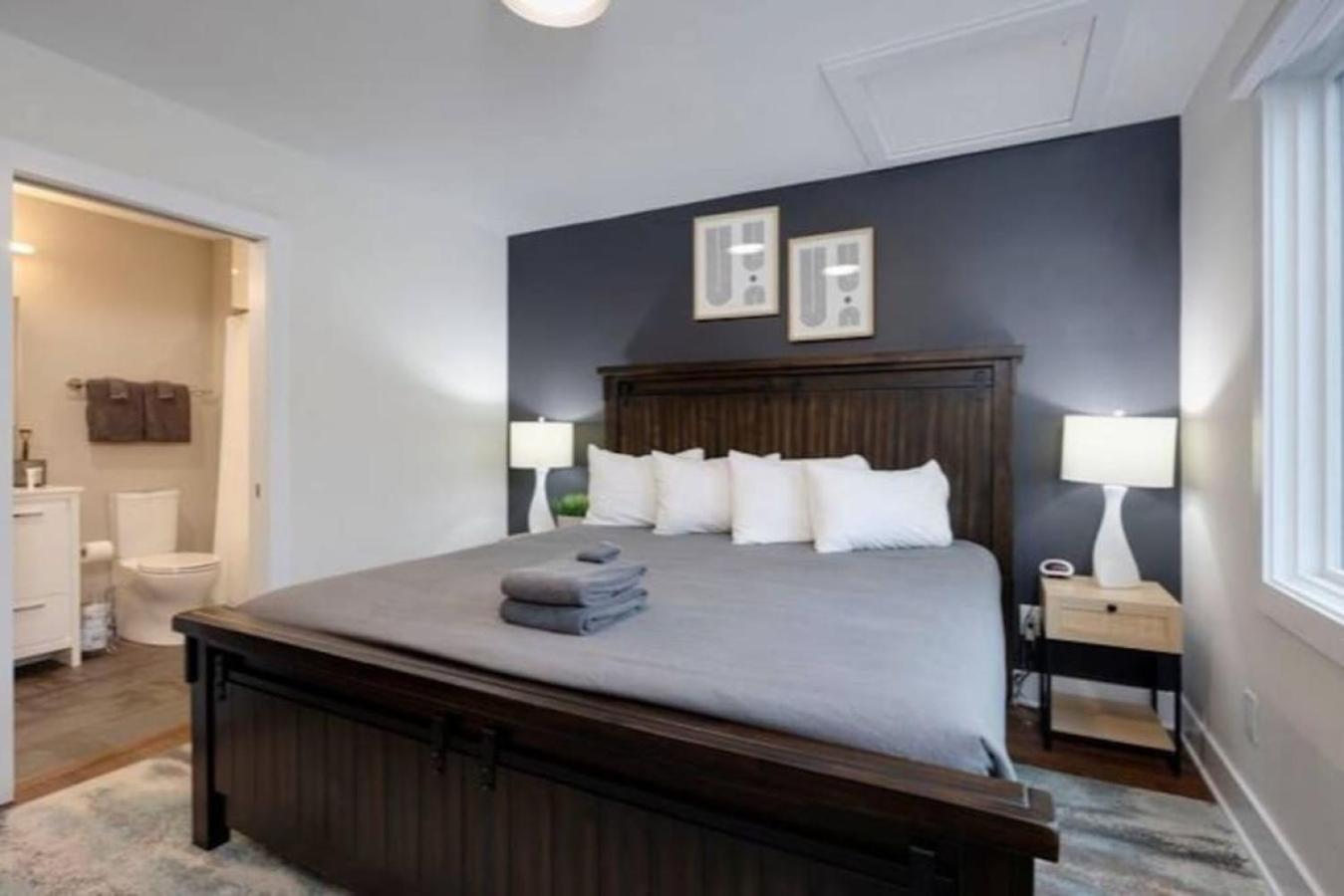 Modern Townhome, Large Game Room, 10min To Downtown! Sleeps 10!