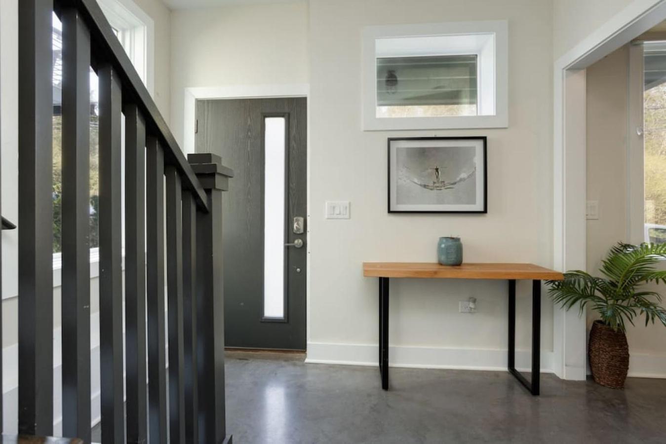 Modern Townhome, Large Game With Ping Pong, 10min To Downtown! Sleeps 12! * Nashville