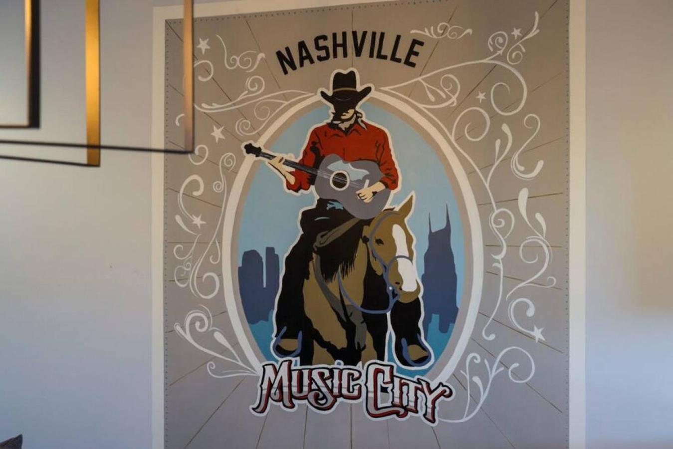 Holiday home Weho Home, Geodis Park, Mini-golf, Arcade, 10min To Downtown! Sleeps 10! *