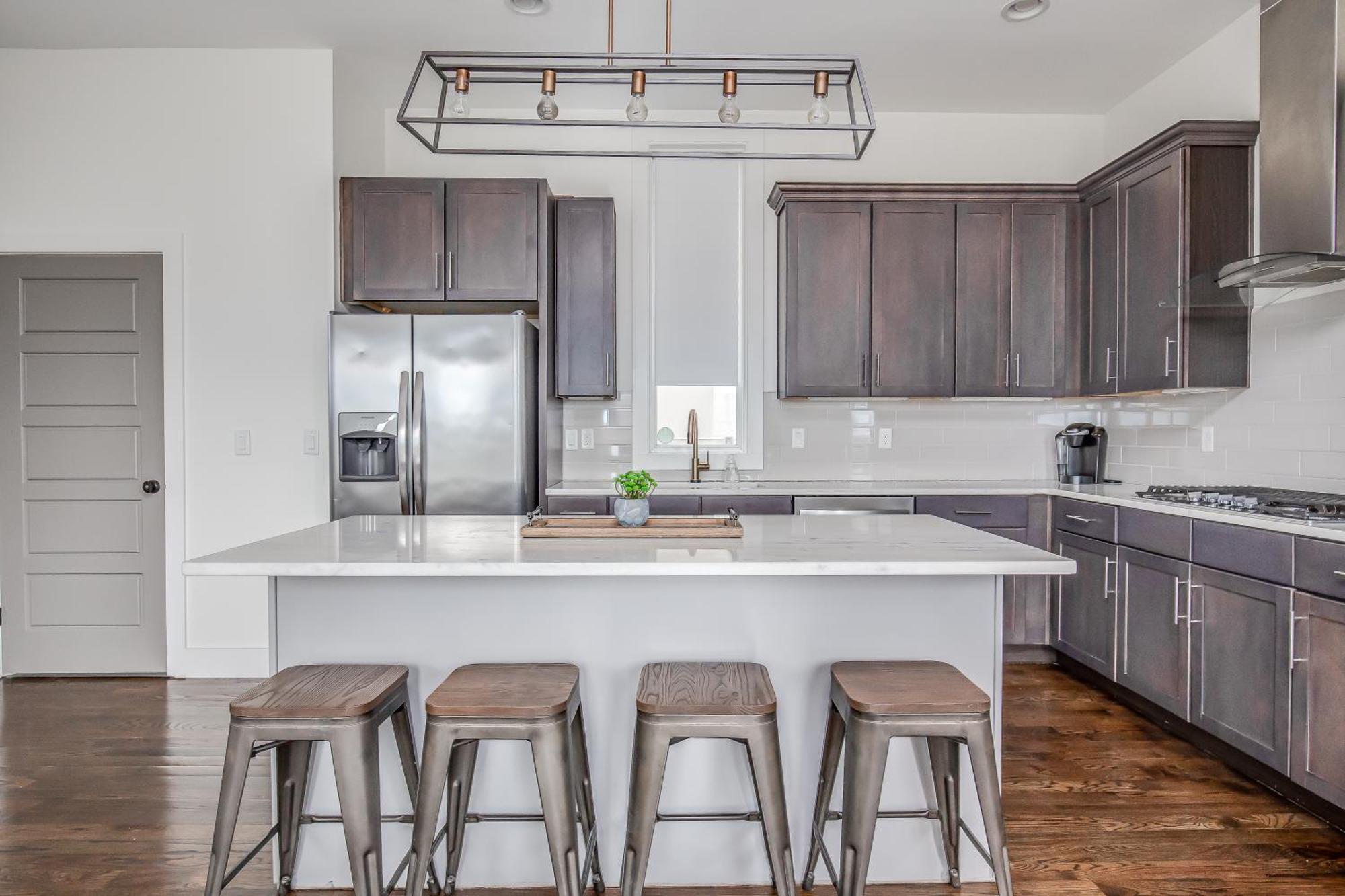 Whiskey House With Rooftop Golf, Views! 8min To Downtown! Sleeps 9! * Nashville