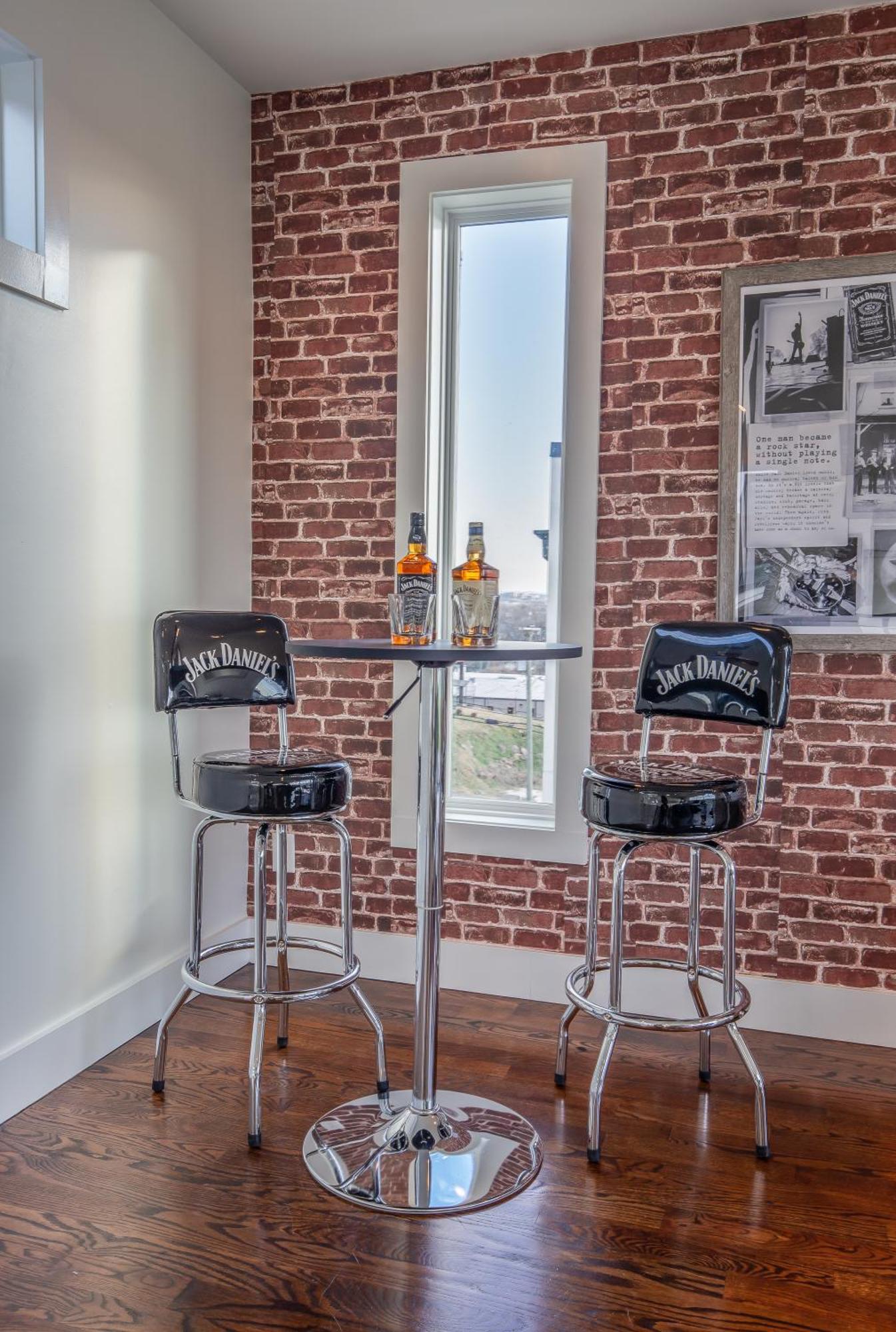 Jack Daniels House With Rooftop Golf, Views! 8min To Whiskey Row! Sleeps 10!