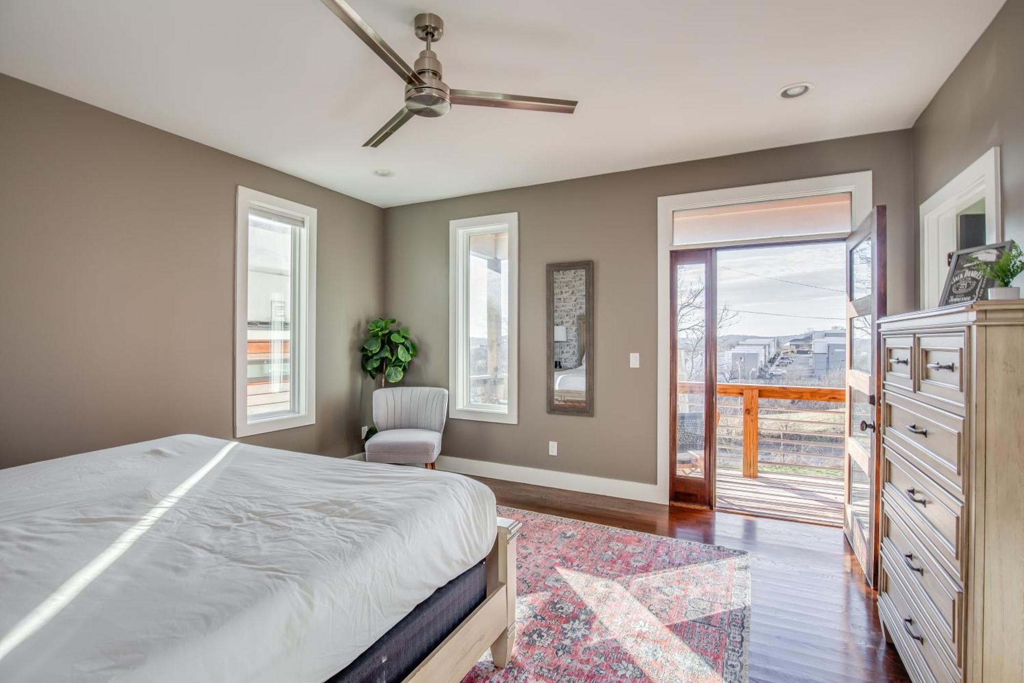 Jack Daniels House With Rooftop Golf, Views! 8min To Whiskey Row! Sleeps 10! *