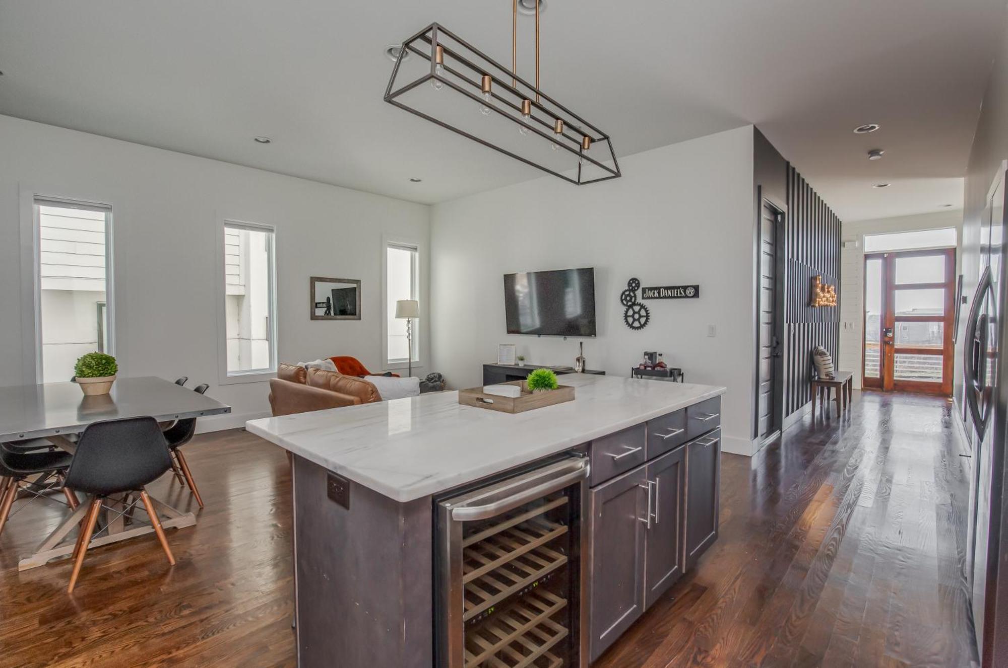 Jack Daniels House With Rooftop Golf, Views! 8min To Whiskey Row! Sleeps 10! Holiday home Nashville