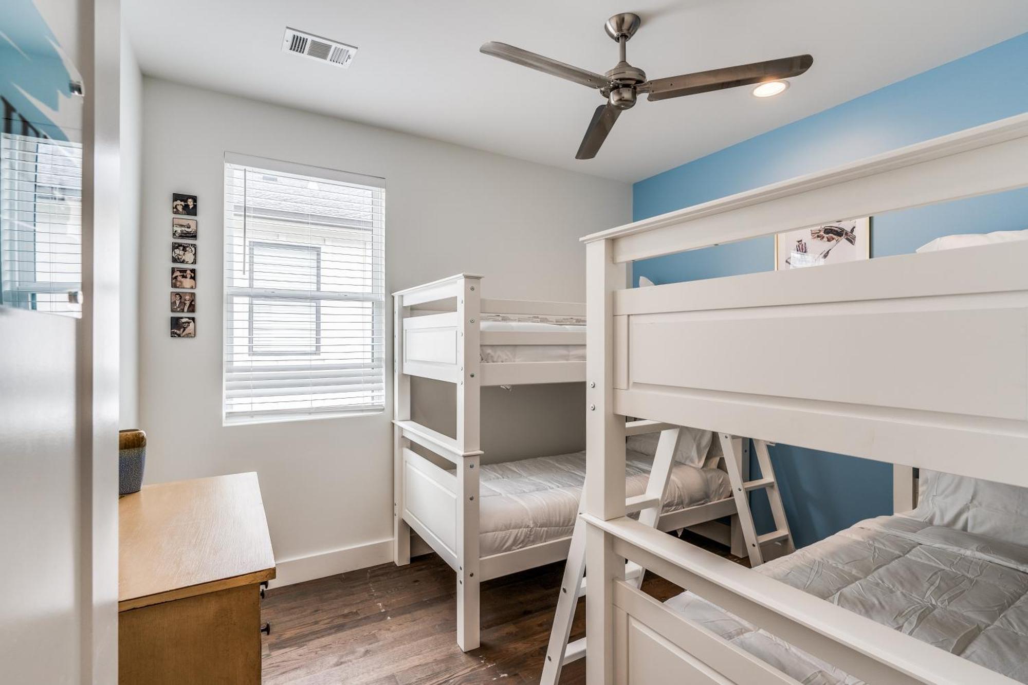 Holiday home Nash House & Bars Of Broadway With Hot Tub, Rooftop Bar And Views! 8min Downtown! Sleeps 12! *