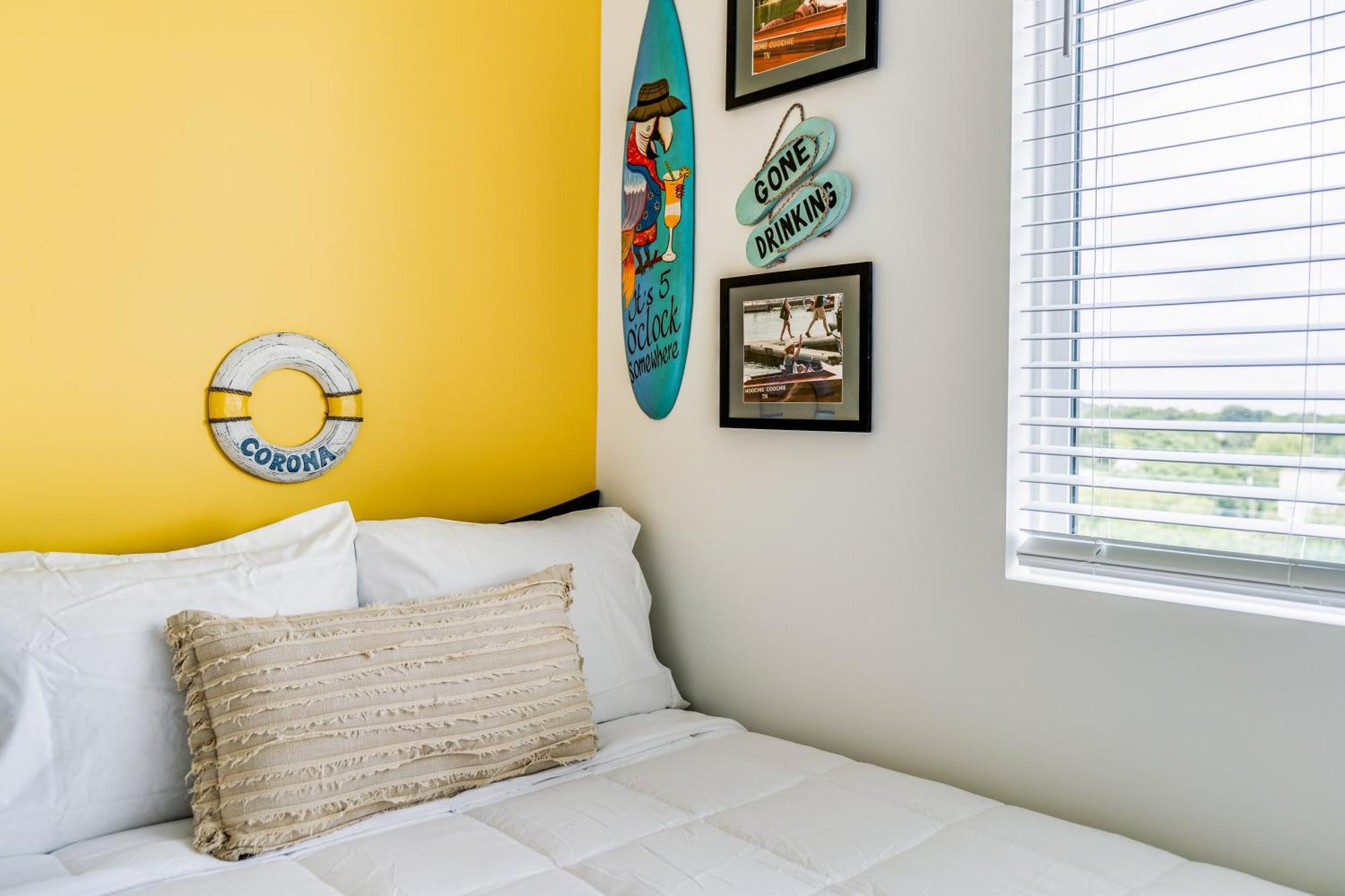 Holiday home Nash House & Bars Of Broadway With Hot Tub, Rooftop Bar And Views! 8min Downtown! Sleeps 12!