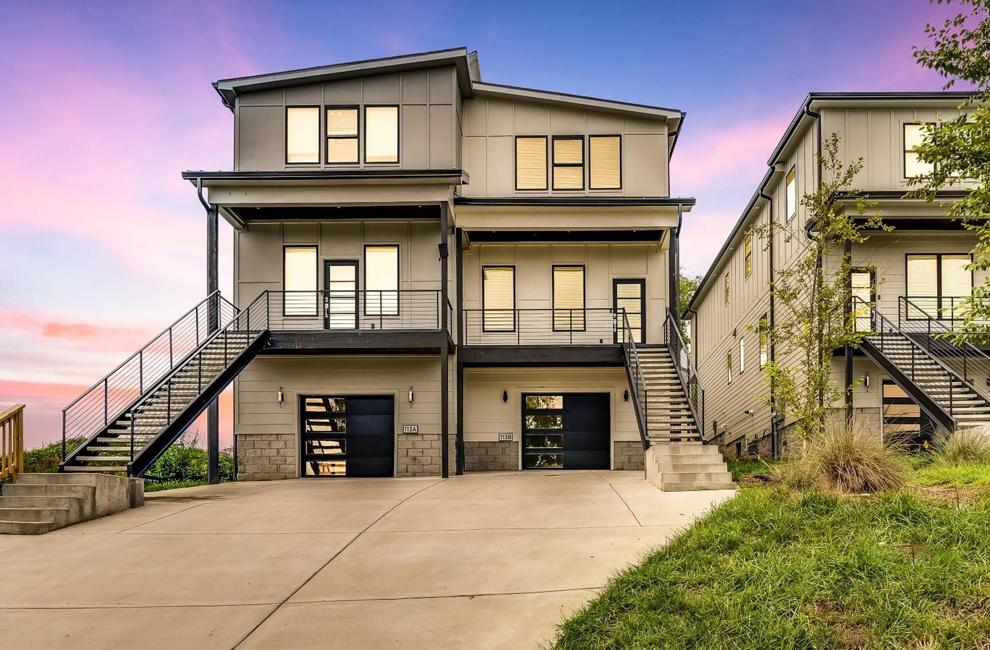 Holiday home Nash House & Bars Of Broadway With Hot Tub, Rooftop Bar And Views! 8min Downtown! Sleeps 12! *