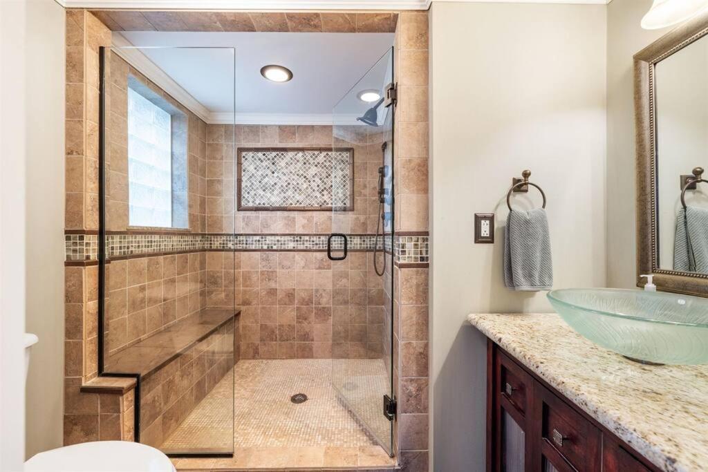 Hillside Hot Tub Hideaway! King Bed / Fire Pit * Nashville