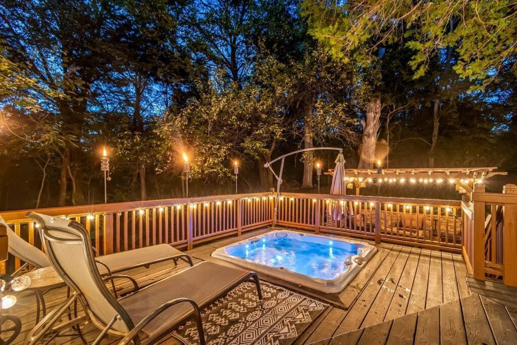 Hillside Hot Tub Hideaway! King Bed / Fire Pit Nashville