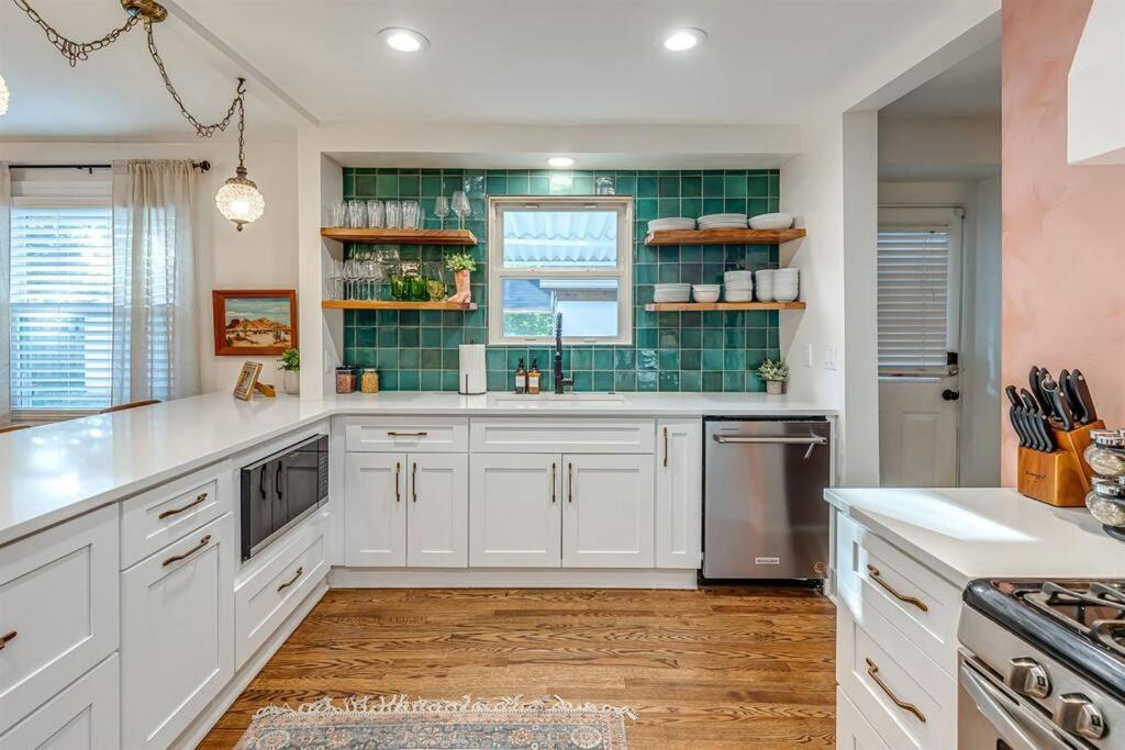 The Wingate Hot Tub & Airstream Oasis Holiday home Nashville