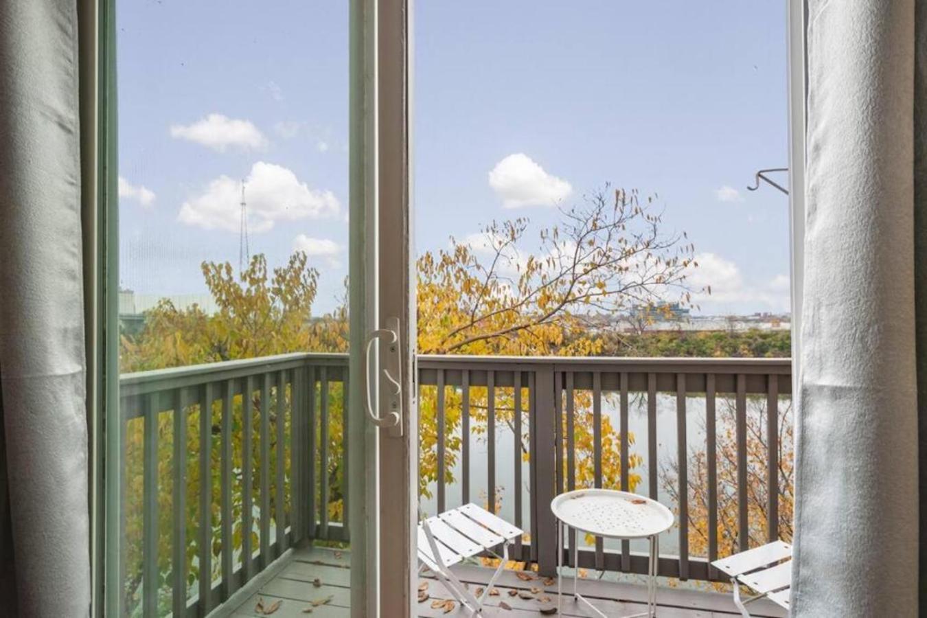 Downtown Riverfront Unit 790 Apartment *