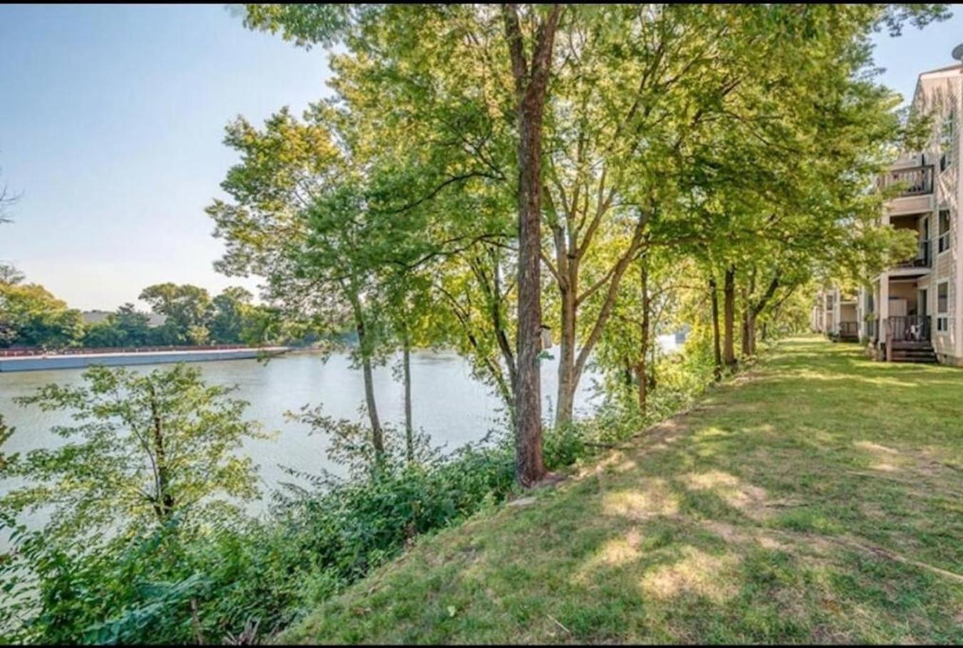 Downtown Riverfront Unit 820