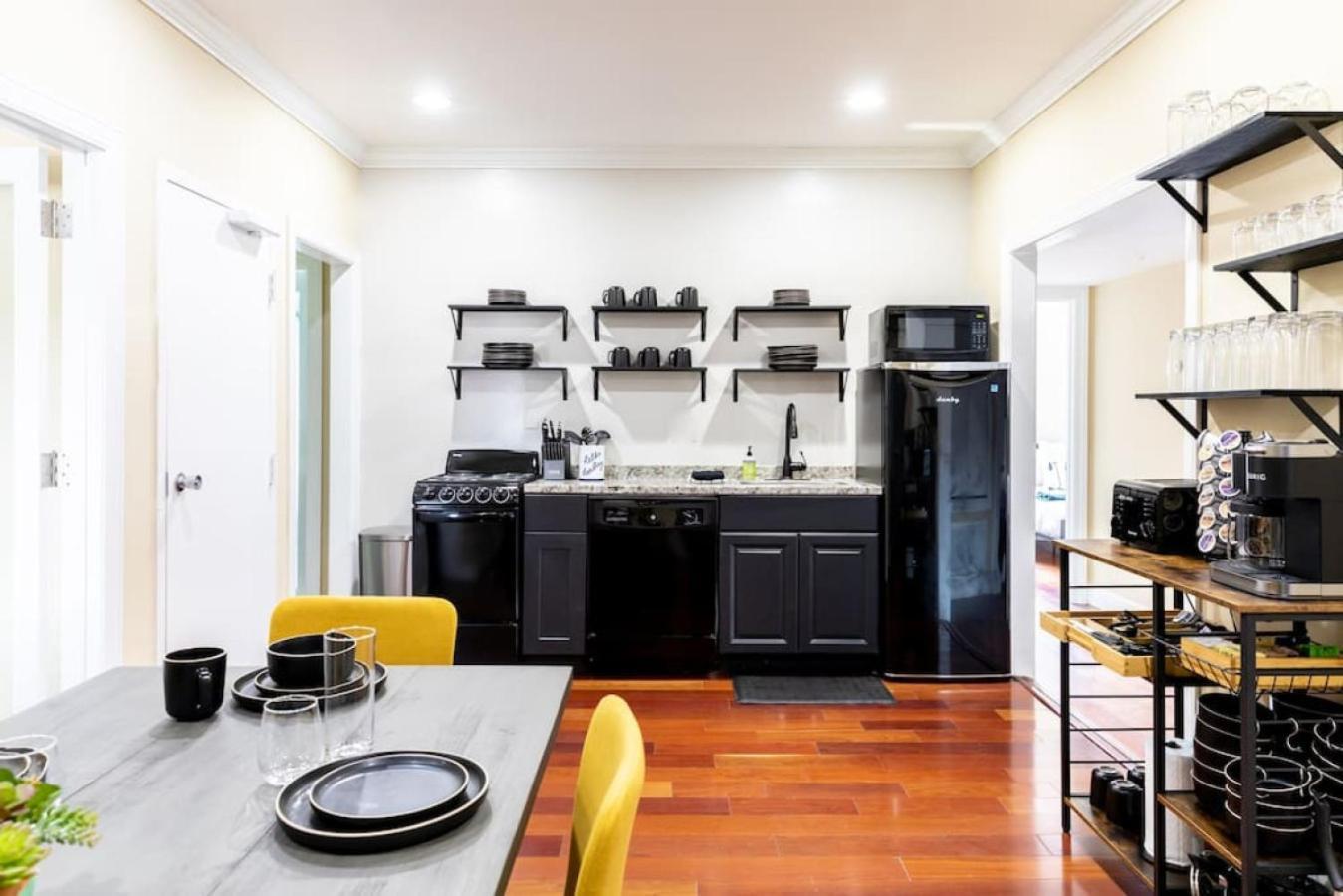 Platinum On Music Row Renovated And Near Downtown Apartment