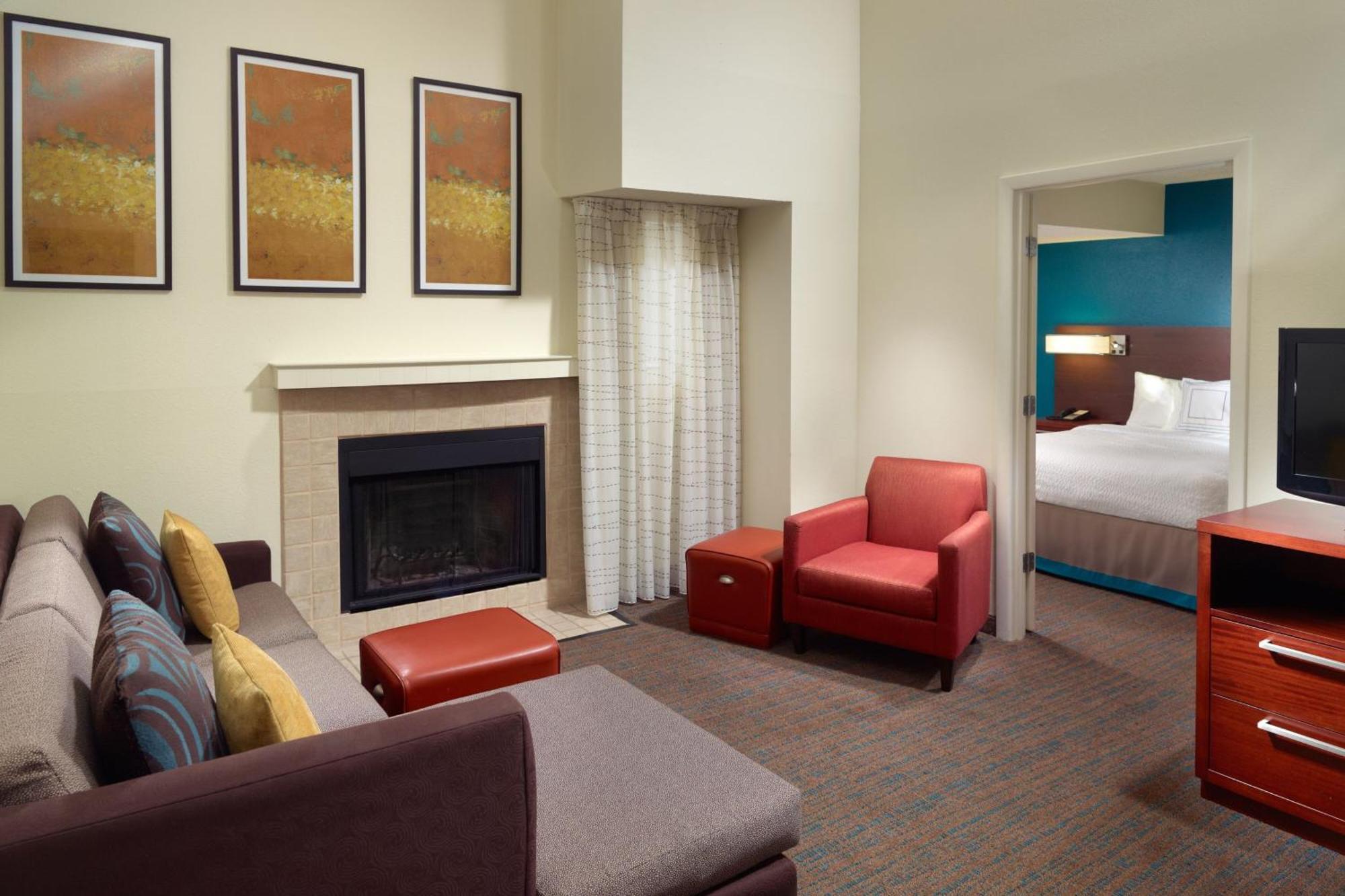 By Marriott Airport Hotel