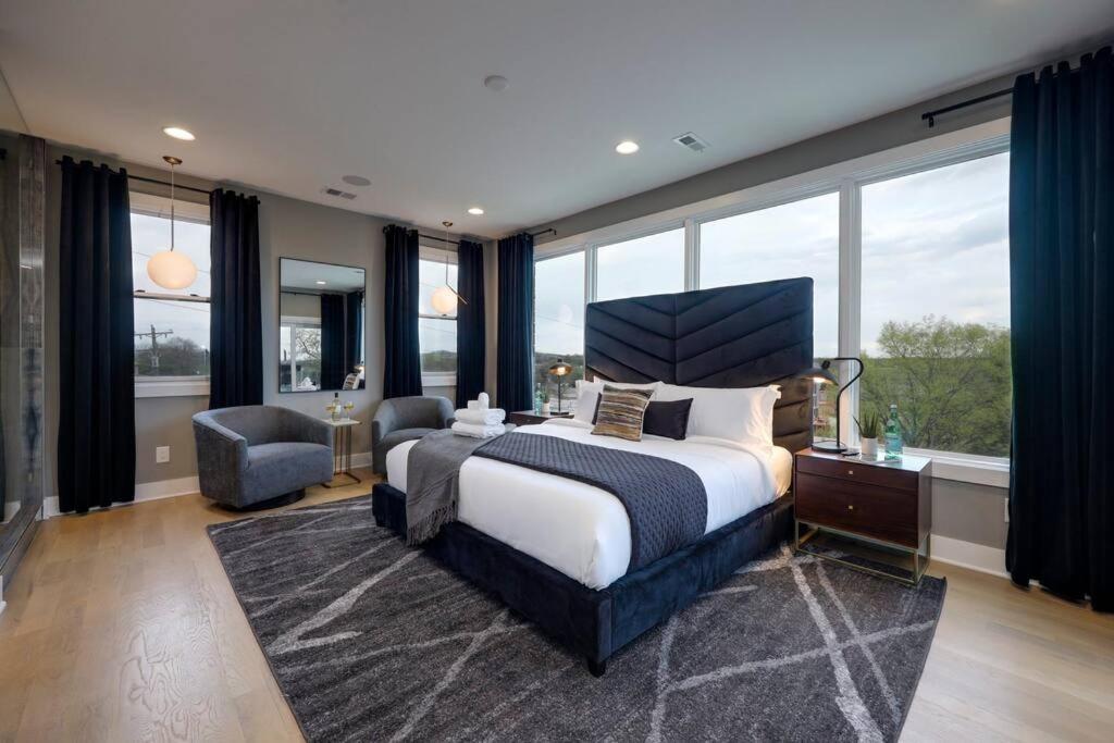 Modern Stunner 5 Min To Dt Hot Tub Rooftop Views Holiday home