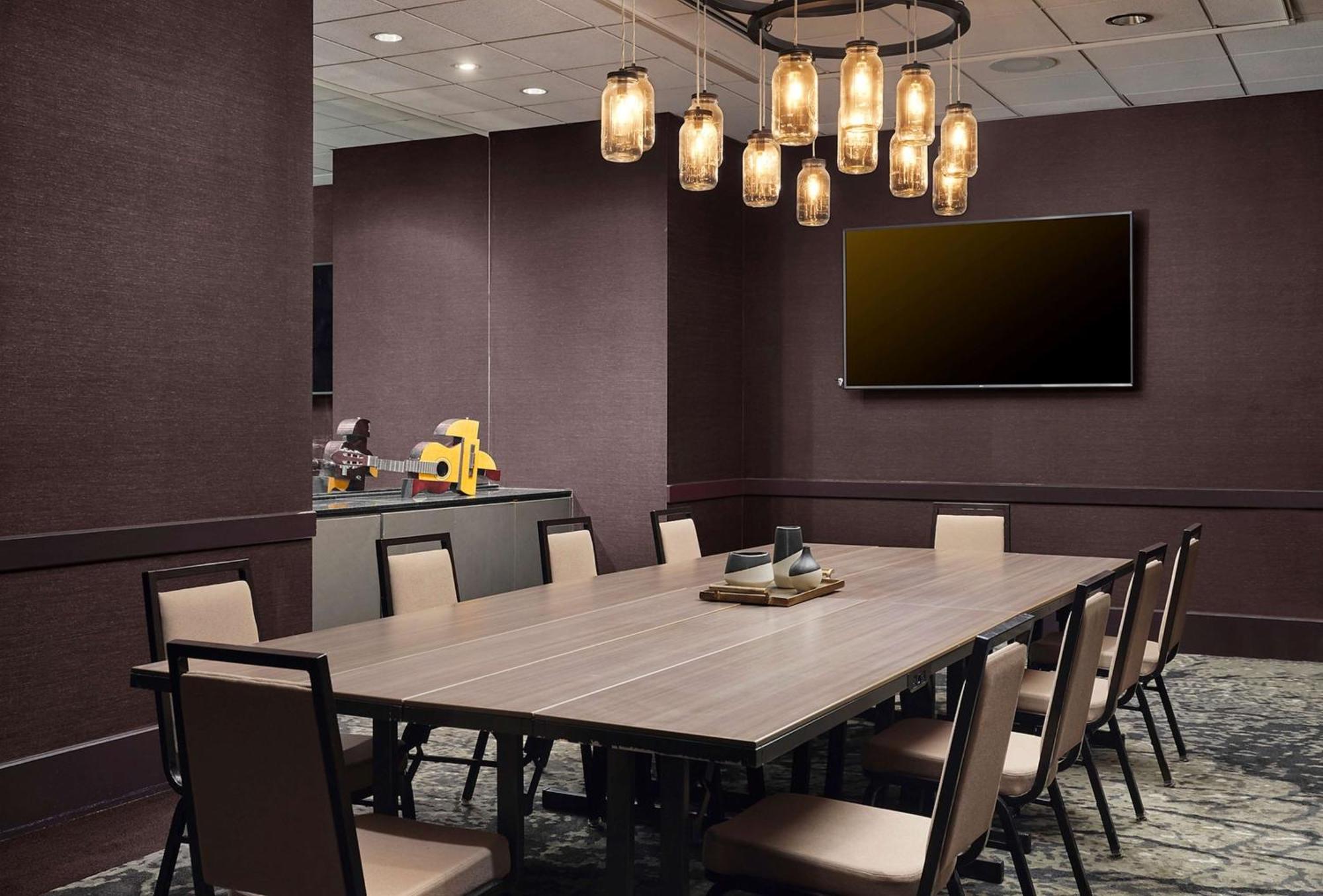 Hotel Doubletree By Hilton Downtown 4*