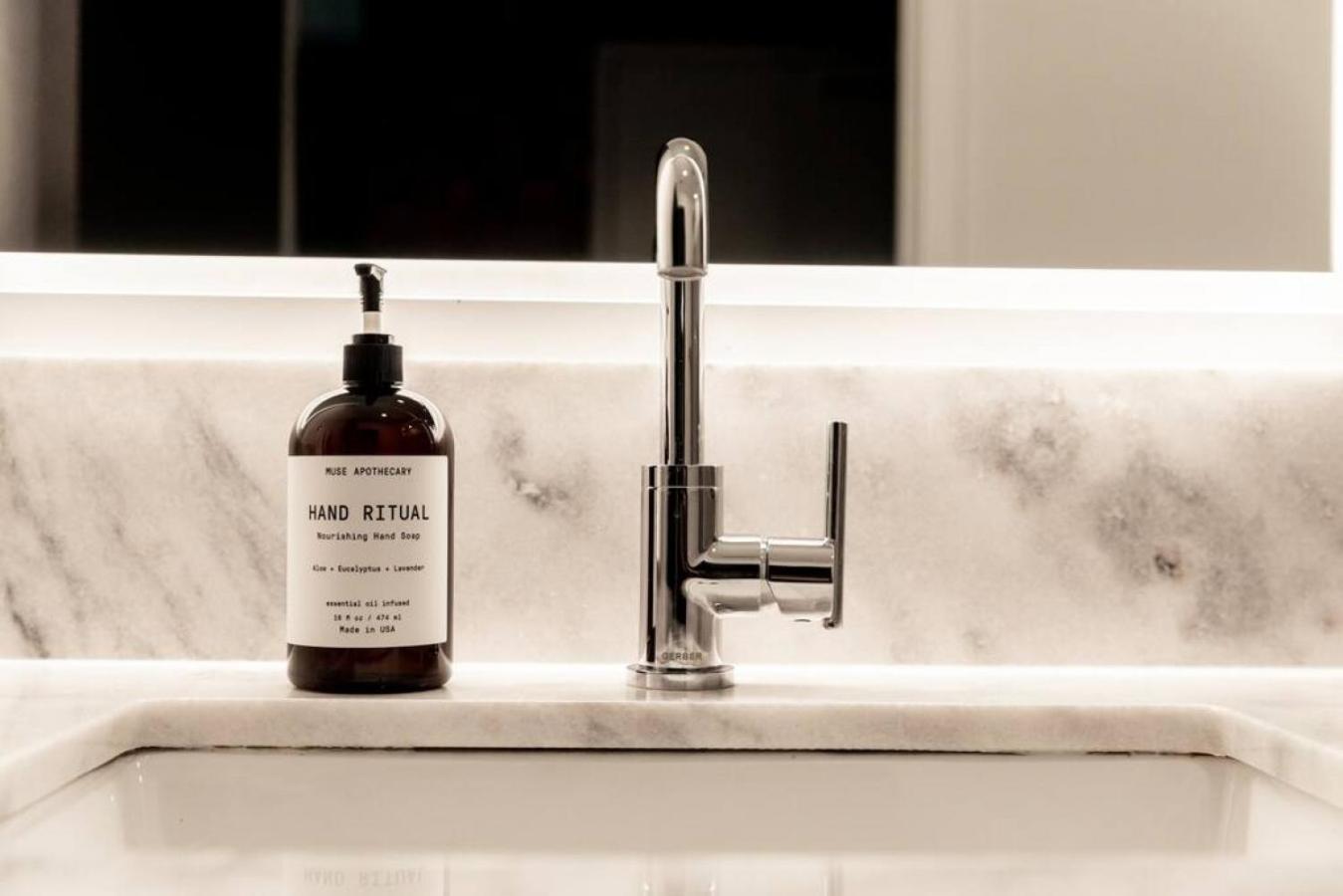 Stunning River View Walk To Downtown Rooftop Patio Nashville