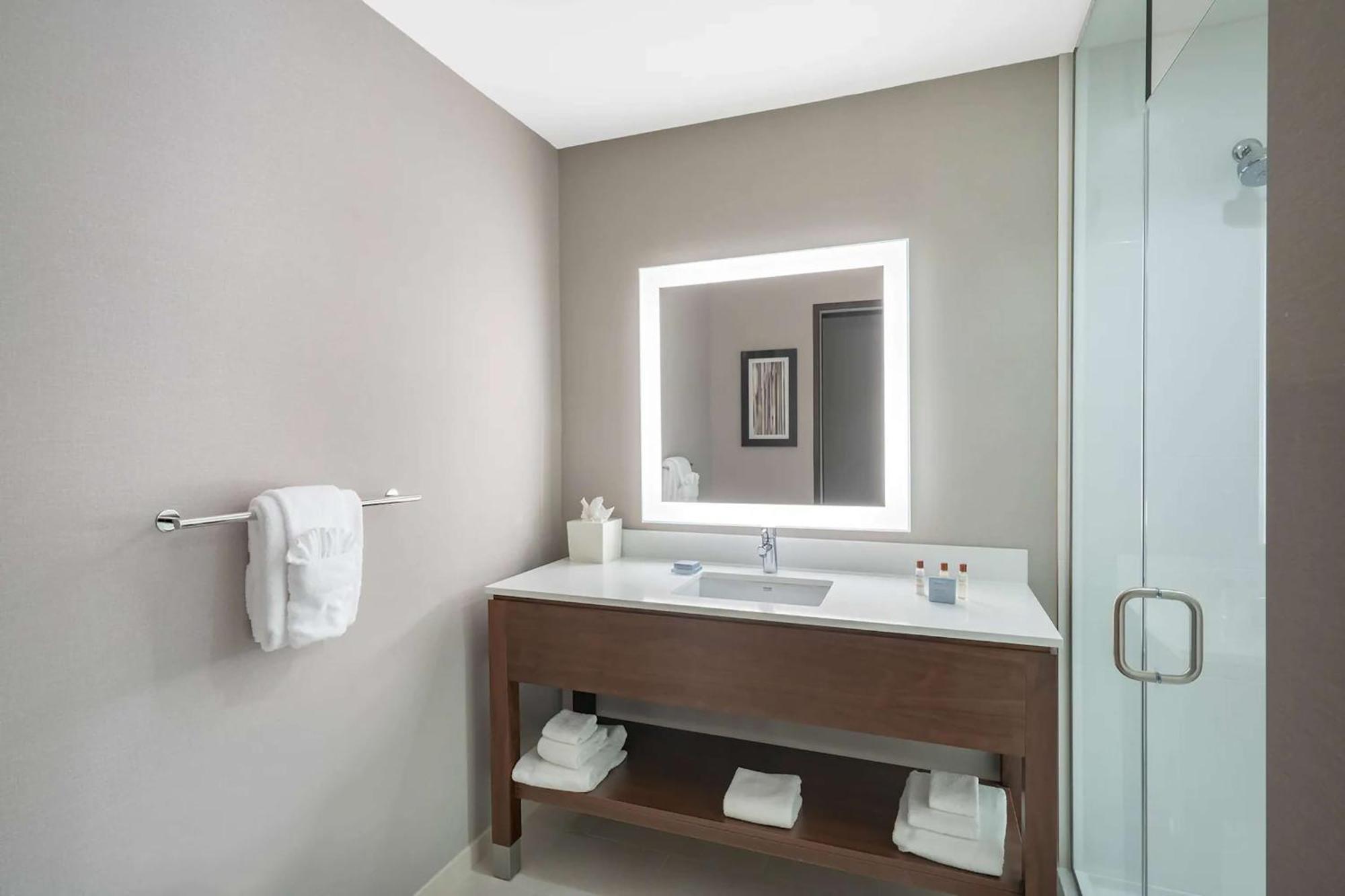 Hotel Hampton By Hilton Airport Century Place Nashville