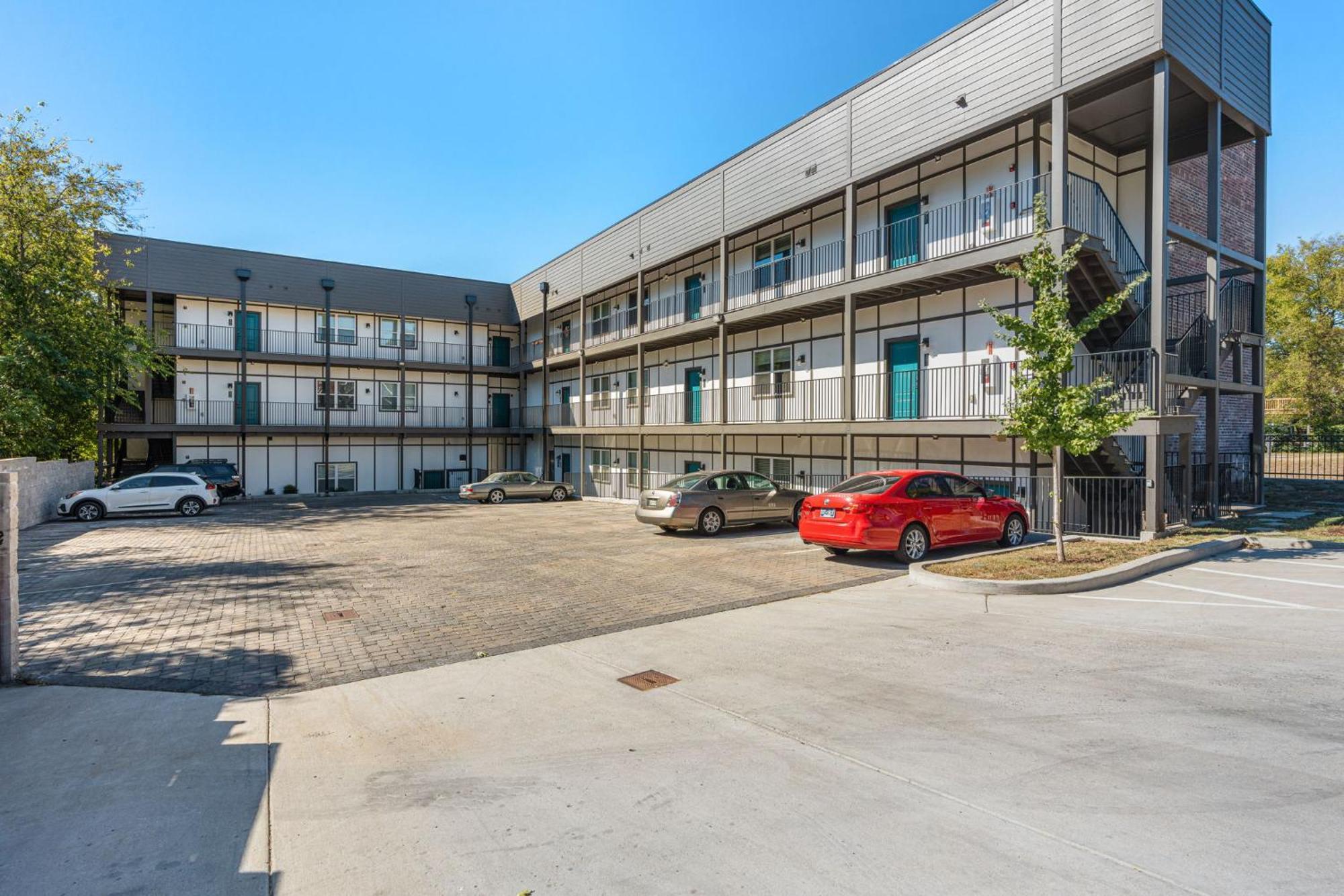 Chic 5 Bed, 2 Bedroom Free Parking - 3 Miles To Broadway *