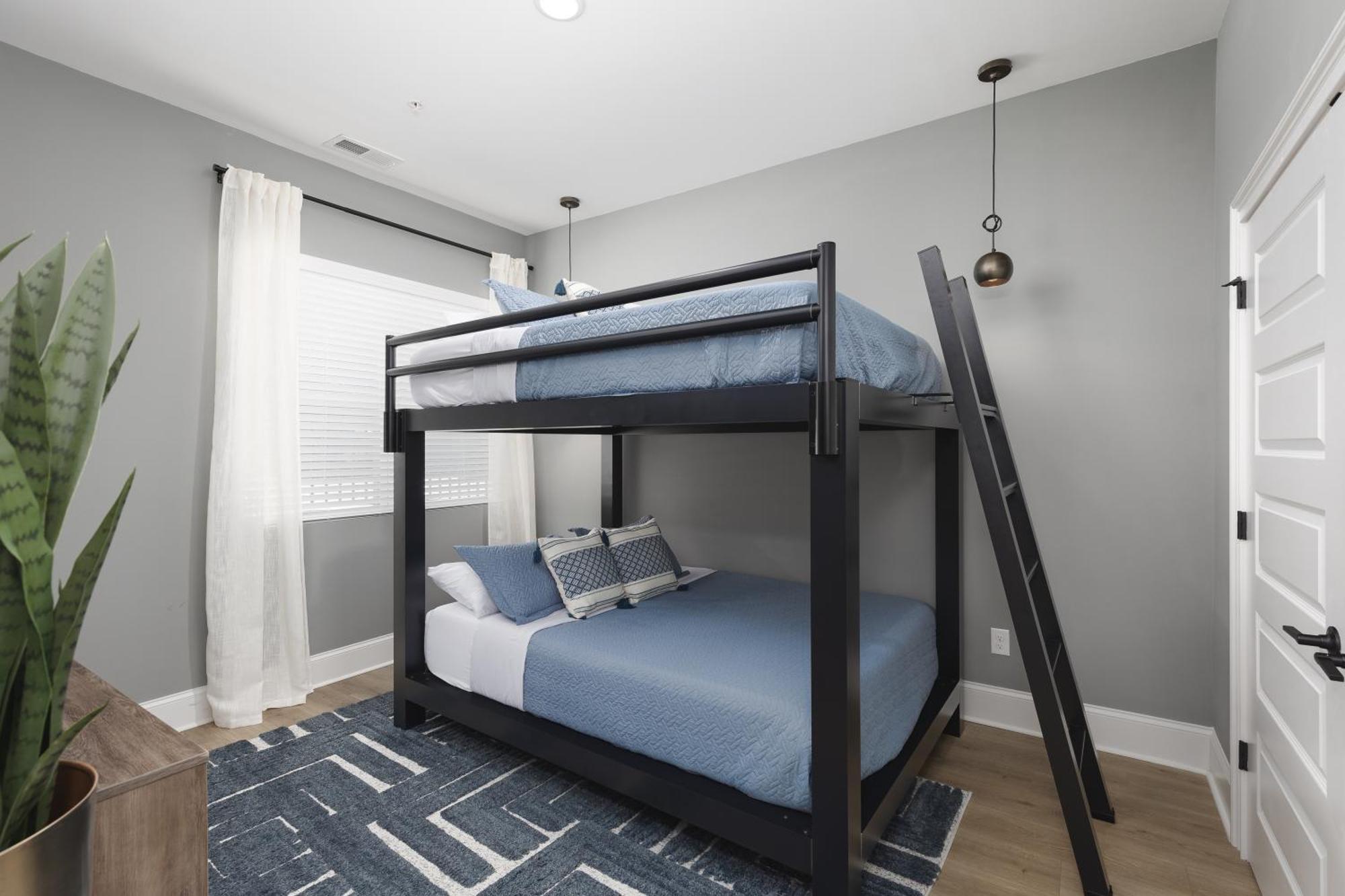 Apartment Chic 5 Bed, 2 Bedroom Free Parking - 3 Miles To Broadway