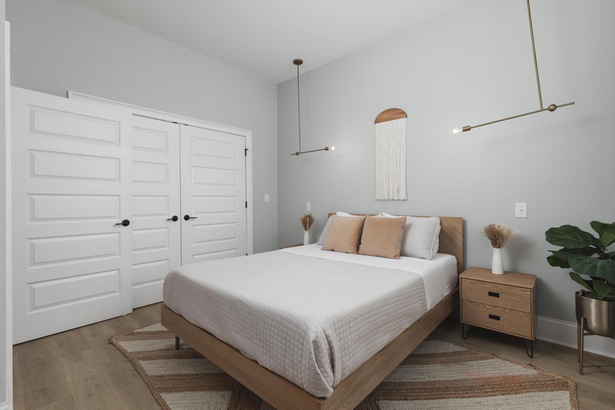 Luxury Design Condo, Close To Downtown Broadway & Coffee Nashville