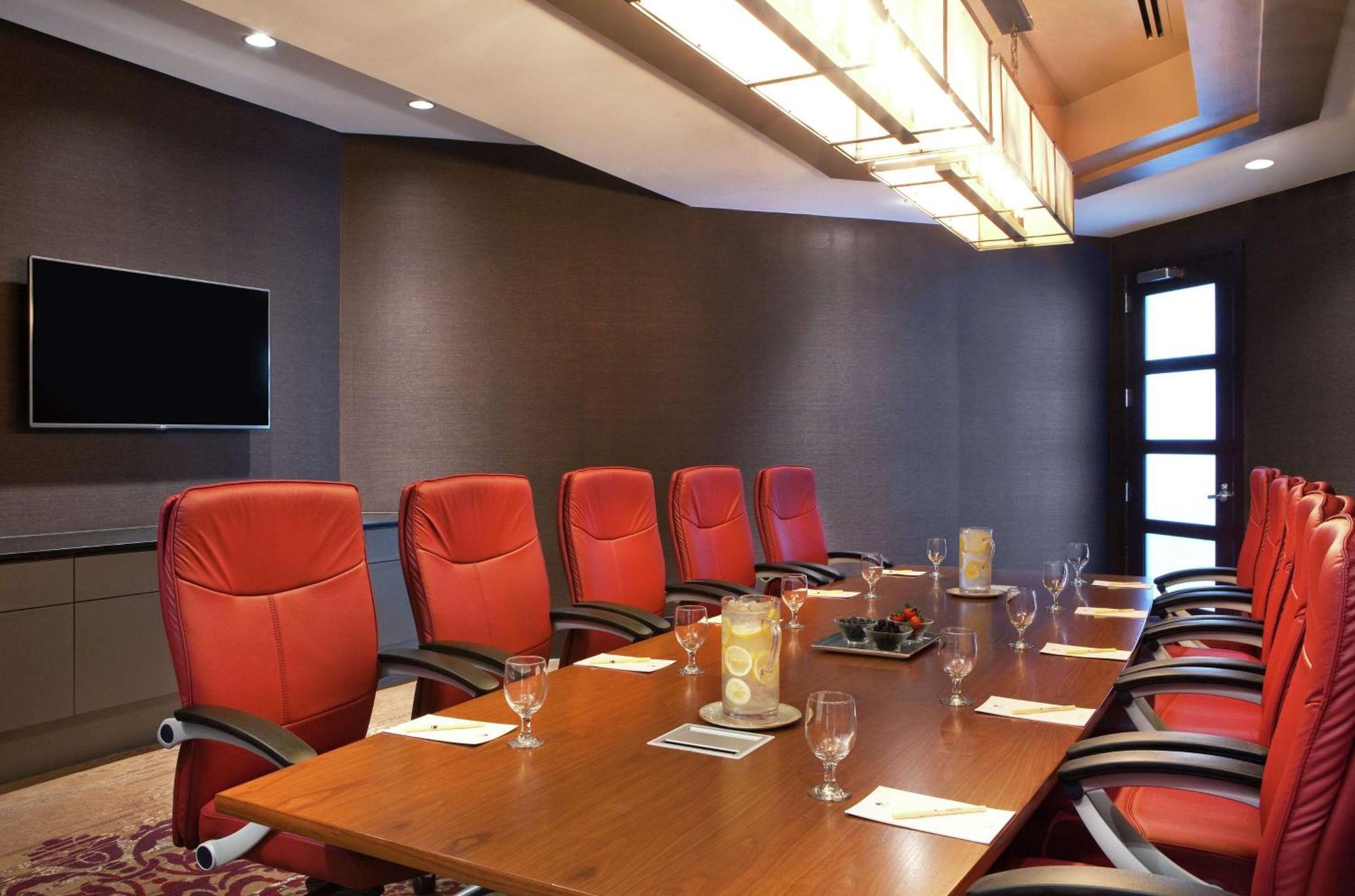 Doubletree By Hilton Downtown 4*