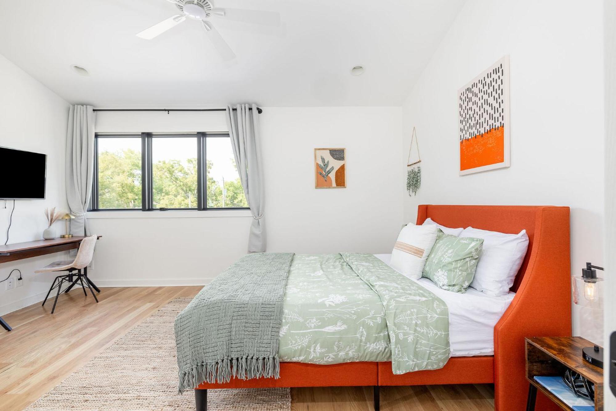 Extra Spacious 4 Bed / 4.5 Bath Music Row