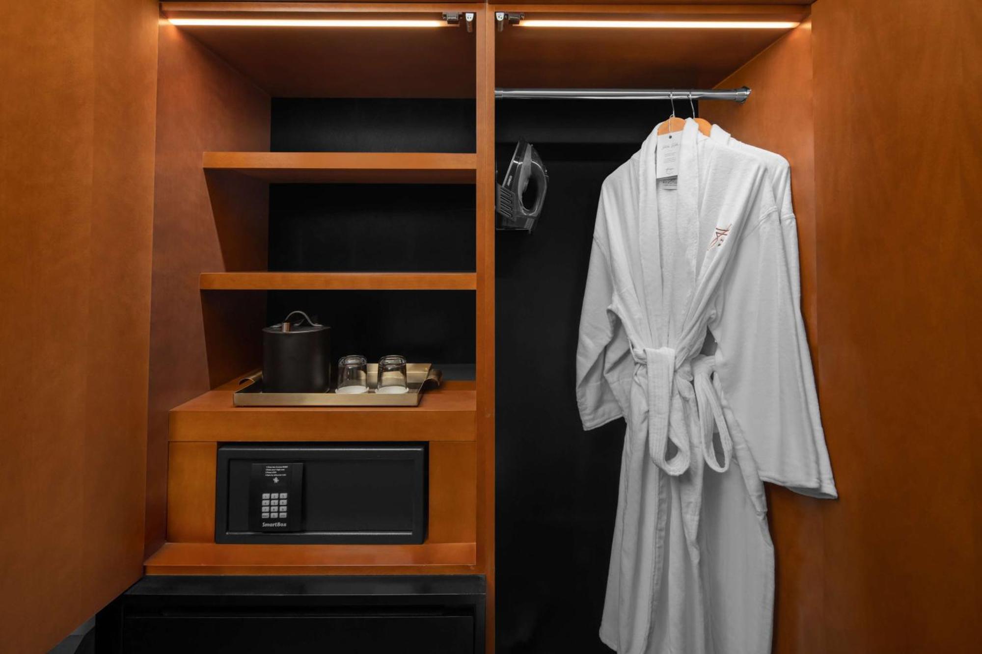 Fraye Nashville, Curio Collection By Hilton Nashville