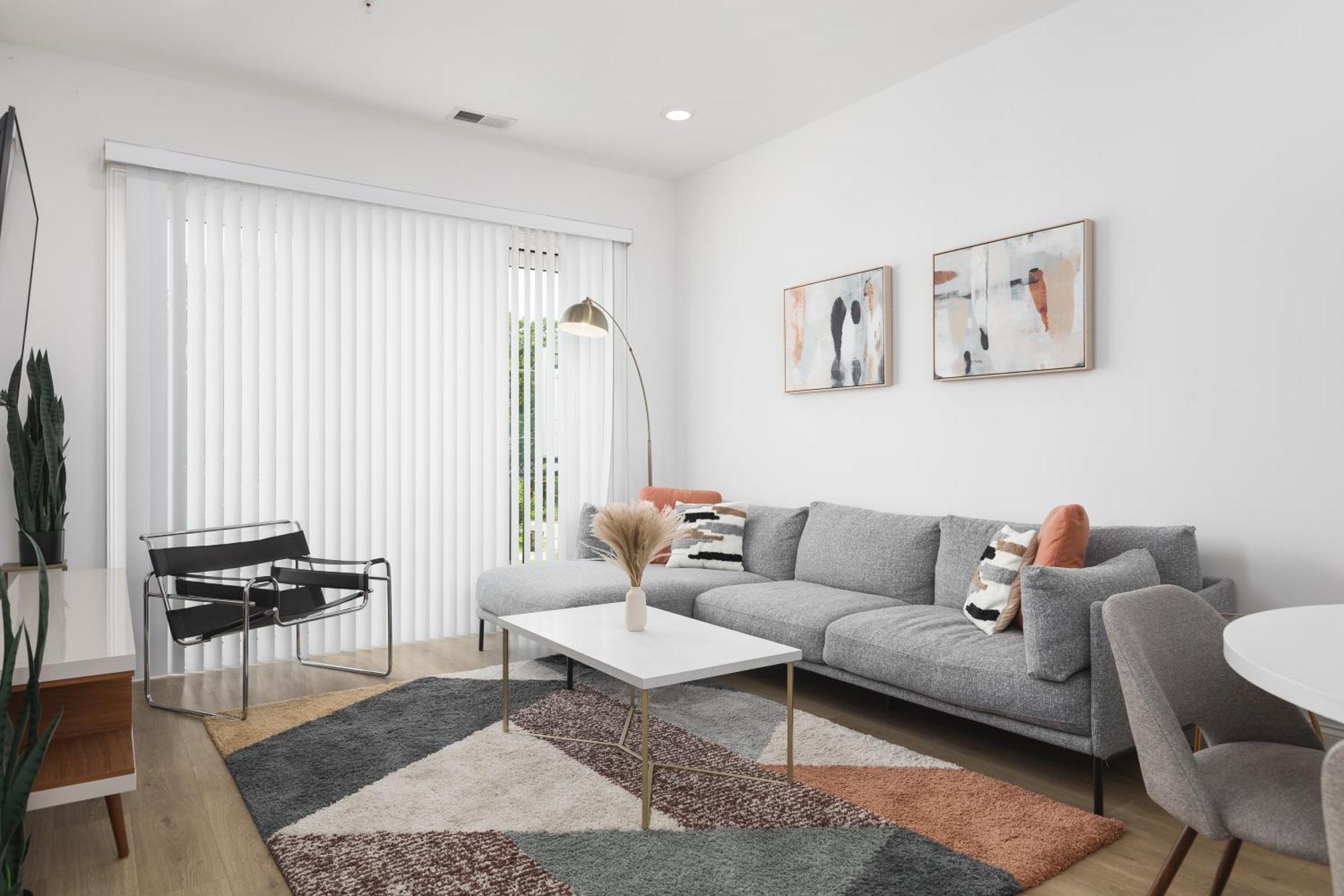 Modern 4 Bed Space In Walkable Area -3 Miles To Downtown *