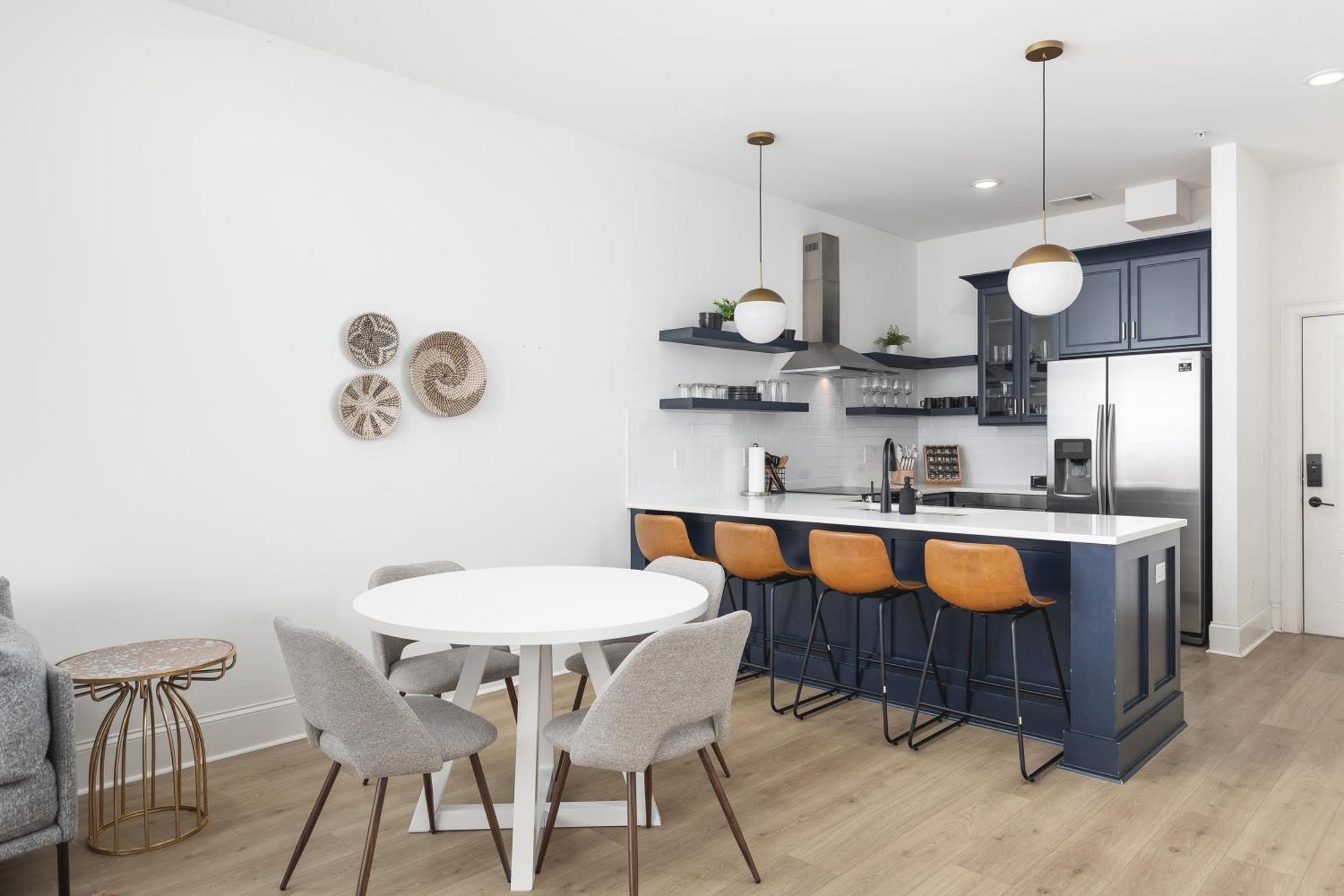 Modern 4 Bed Space In Walkable Area -3 Miles To Downtown Apartment