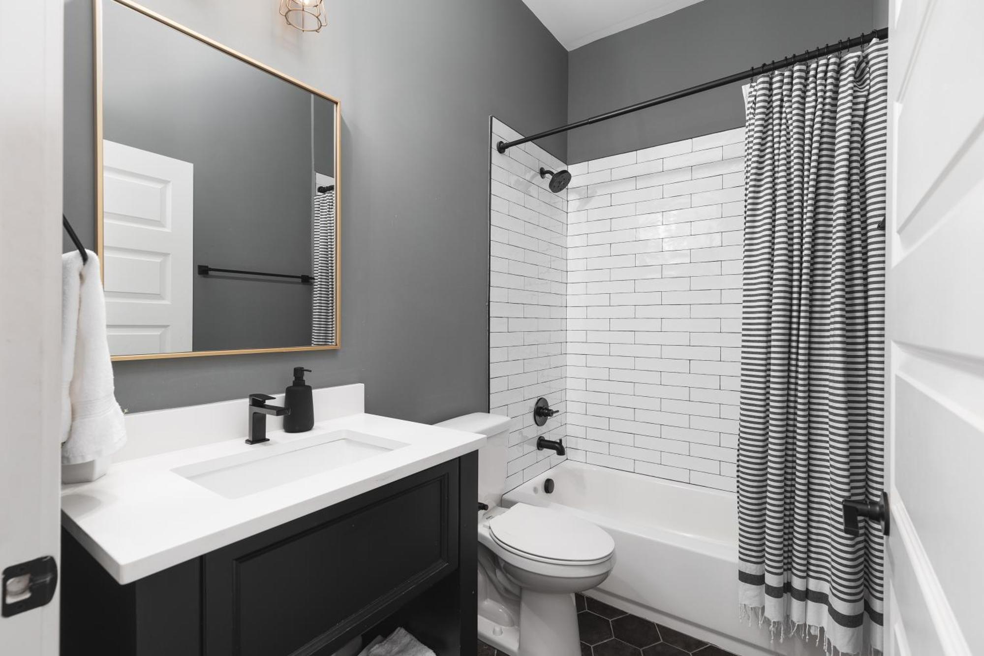 Modern 4 Bed Space In Walkable Area -3 Miles To Downtown * Nashville