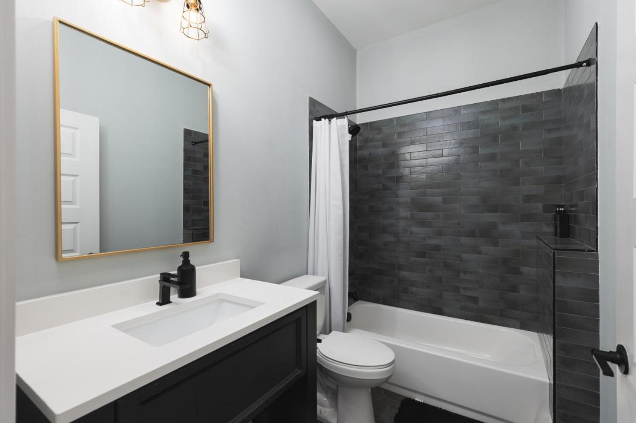 Chic Spacious 2 Bedroom Walk To Coffee And Restaurants Apartment *