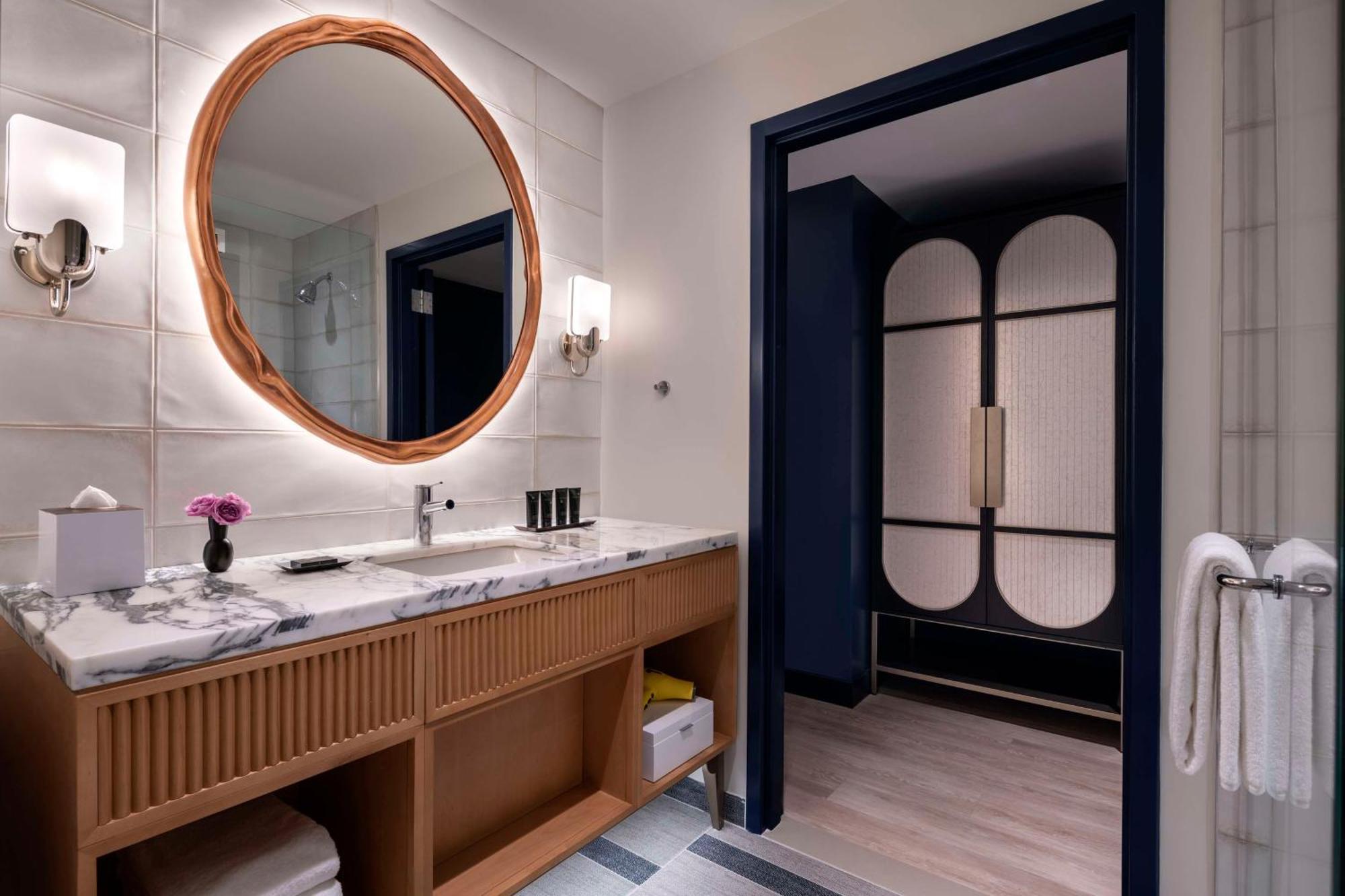 Hyatt Centric Downtown 4*