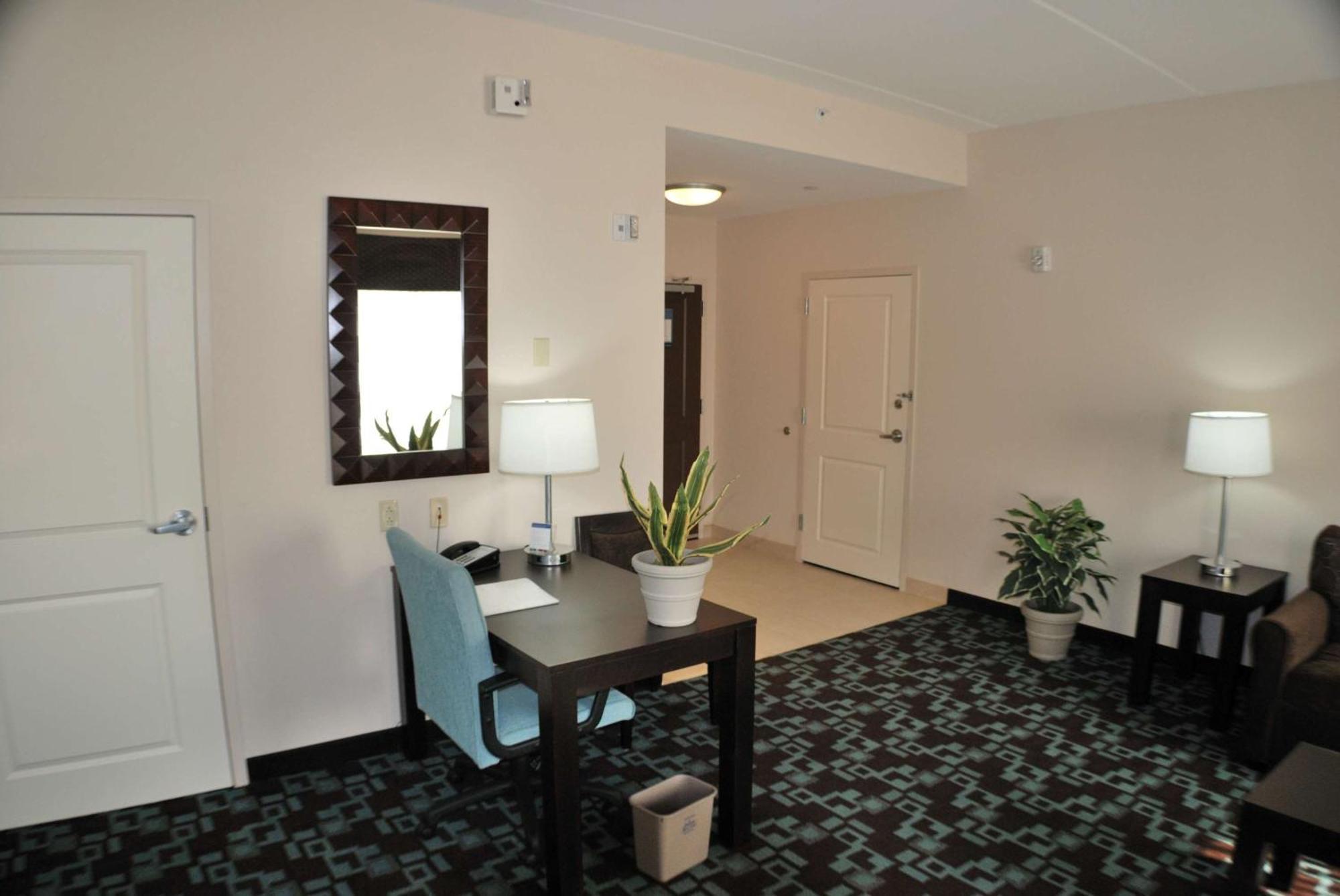 Hotel Hampton & At Opryland 3*