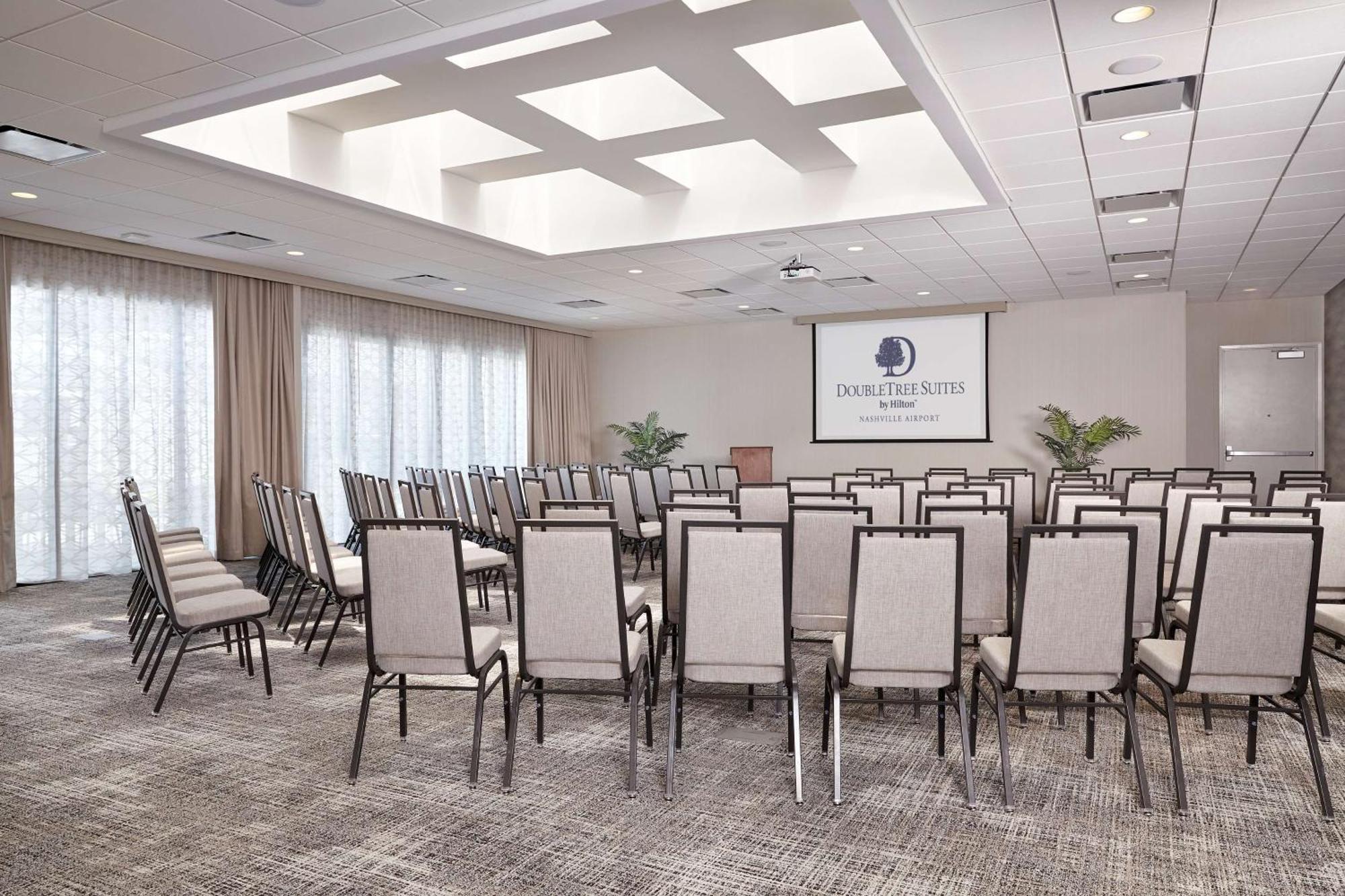 Doubletree By Hilton Airport 3*