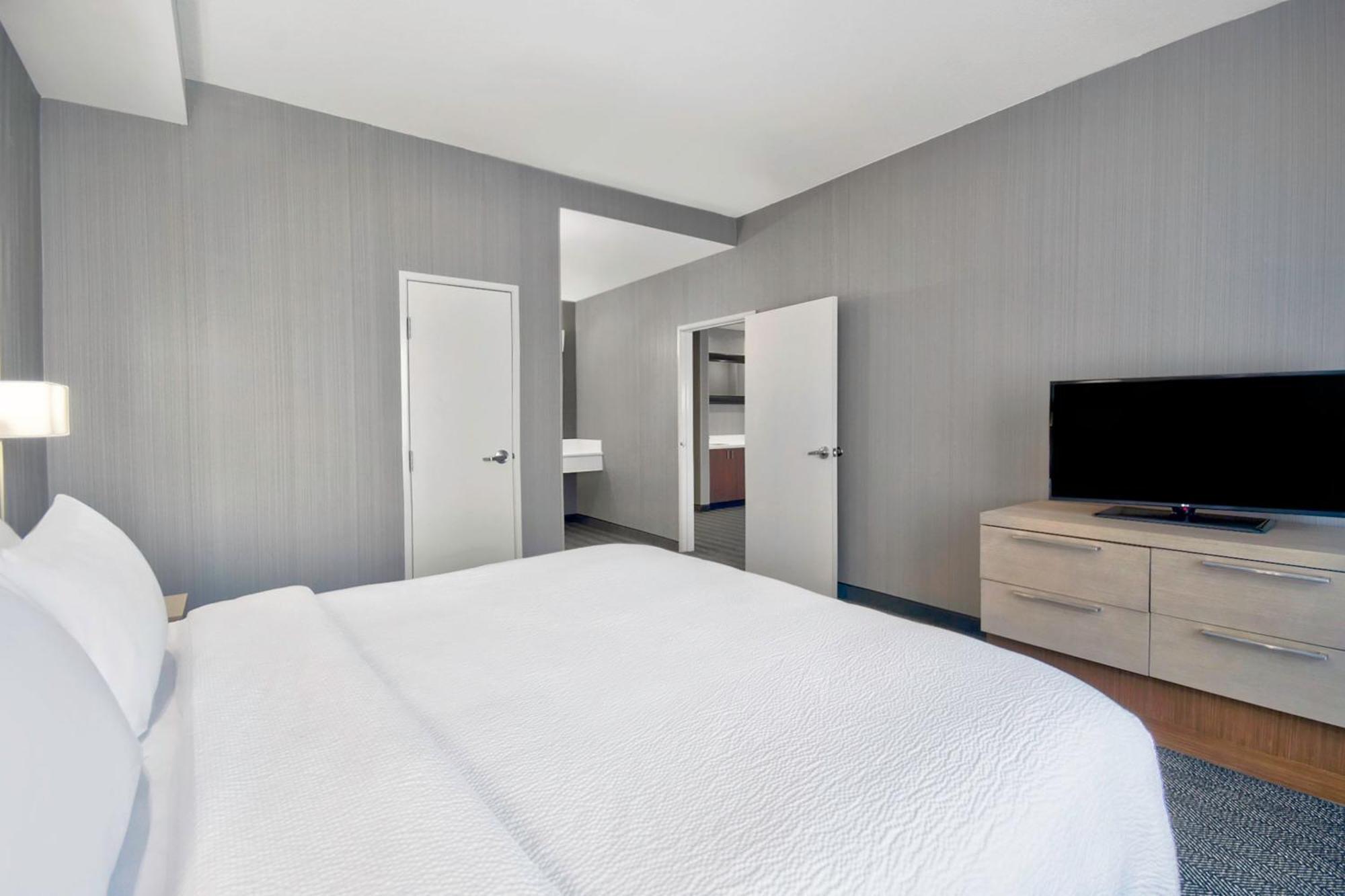 Courtyard By Marriott Hills Hotel 3*