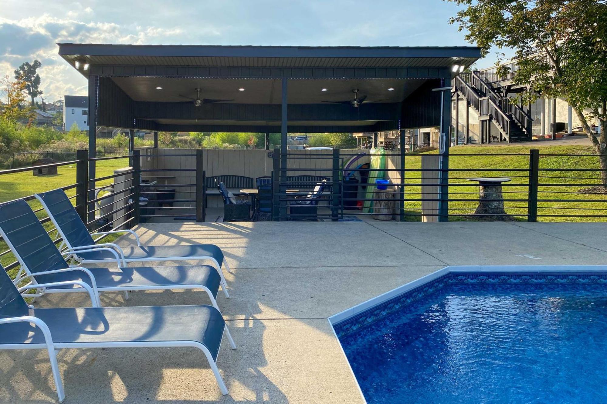 With Seasonal Pool Less Than 5 Mi To Dtwn! Holiday home